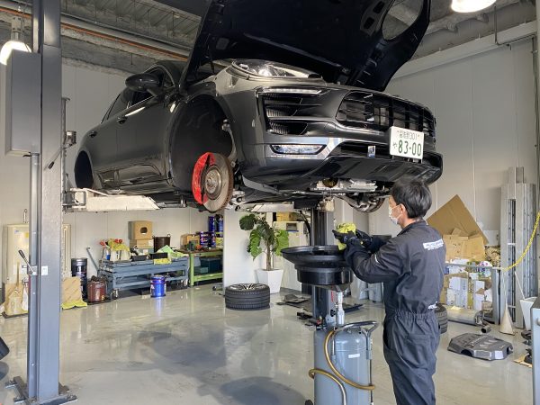 ポルシェマカン　納車整備　オイル交換