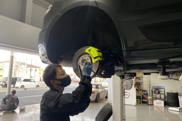 ポルシェマカンの車検！ポルシェ専門車検のオートカフェ！