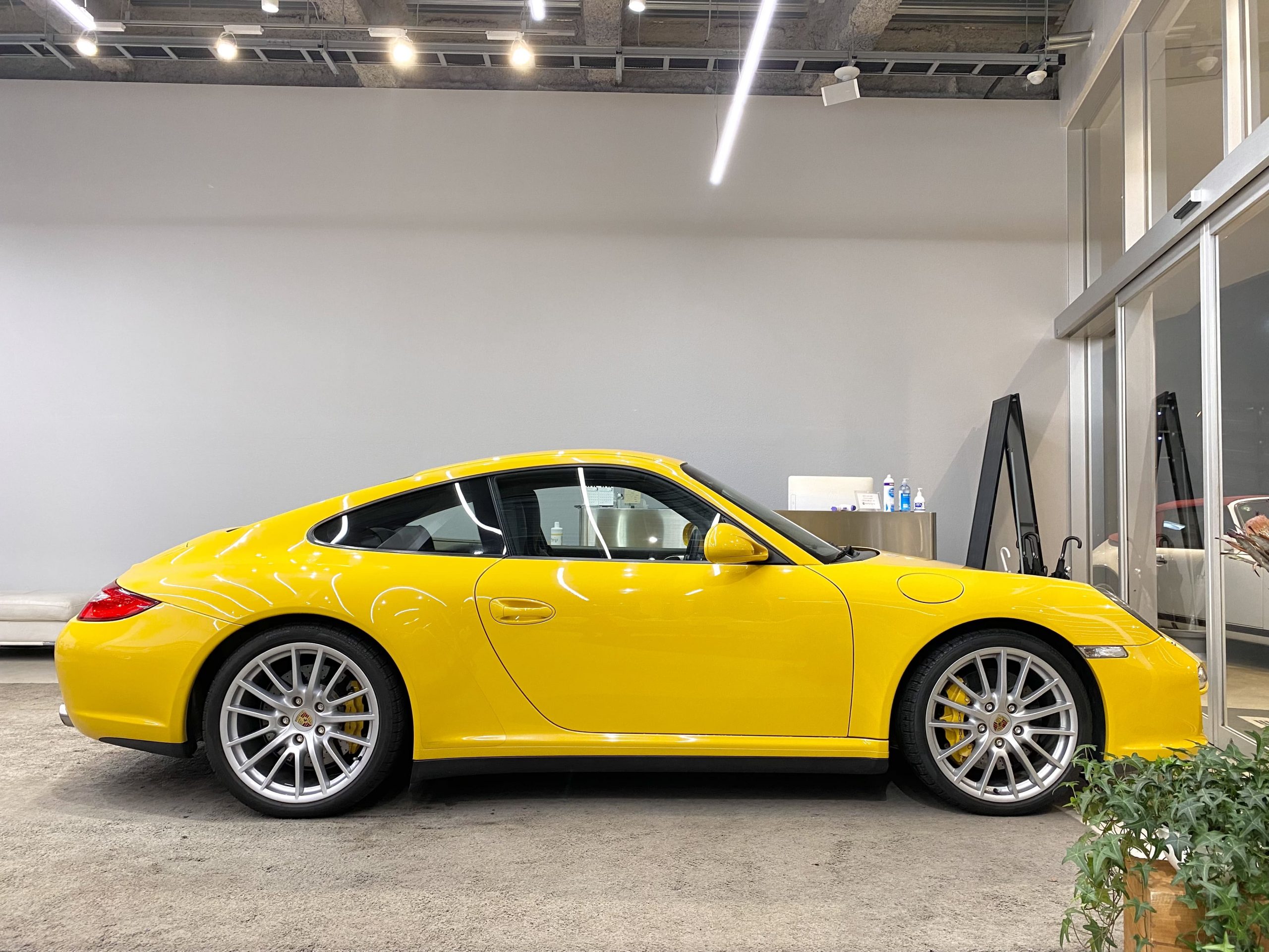 ポルシェ911カレラ4（Type997後期）PDK<br>スピードイエロー