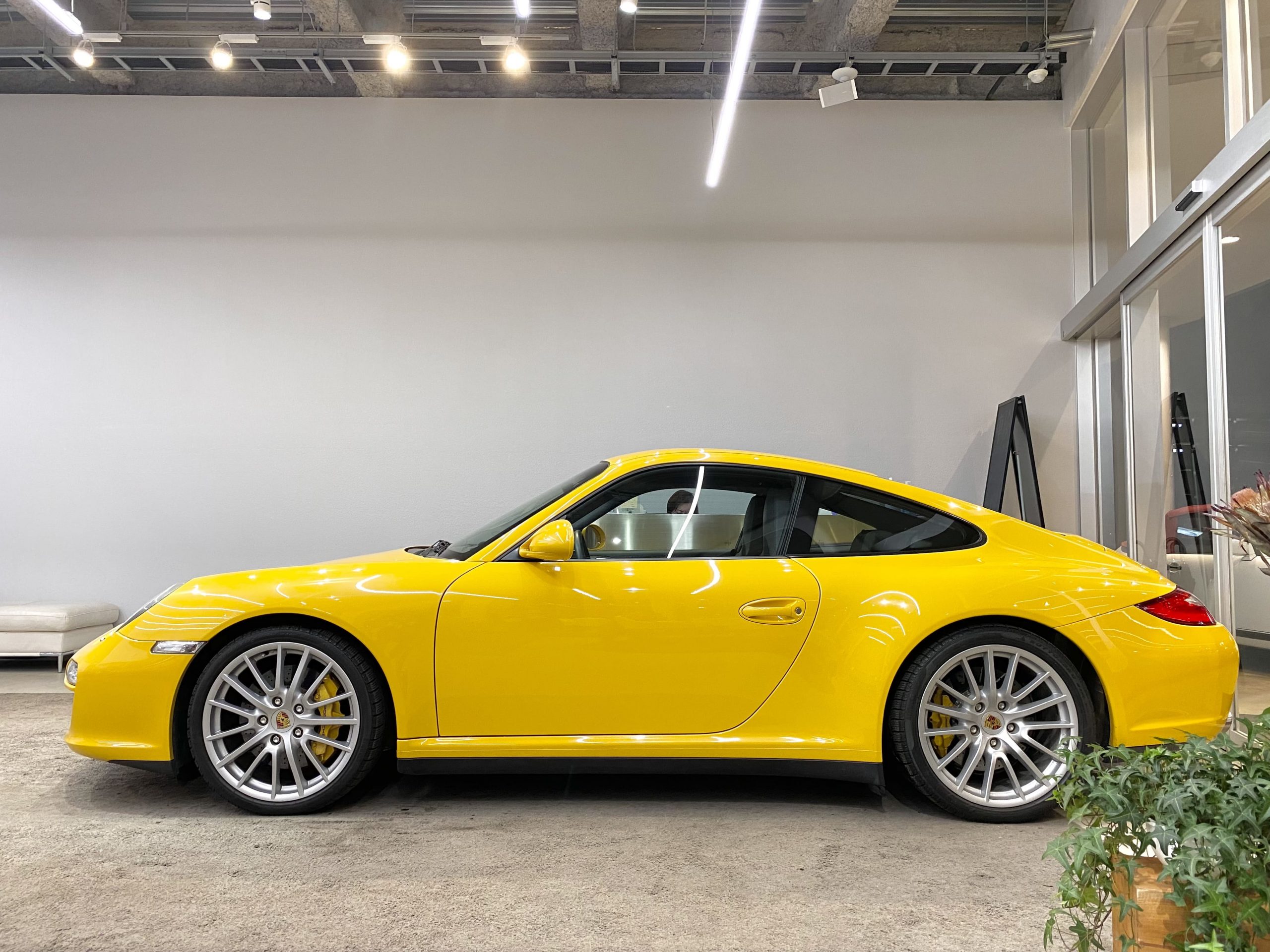 ポルシェ911カレラ4（Type997後期）PDK<br>スピードイエロー