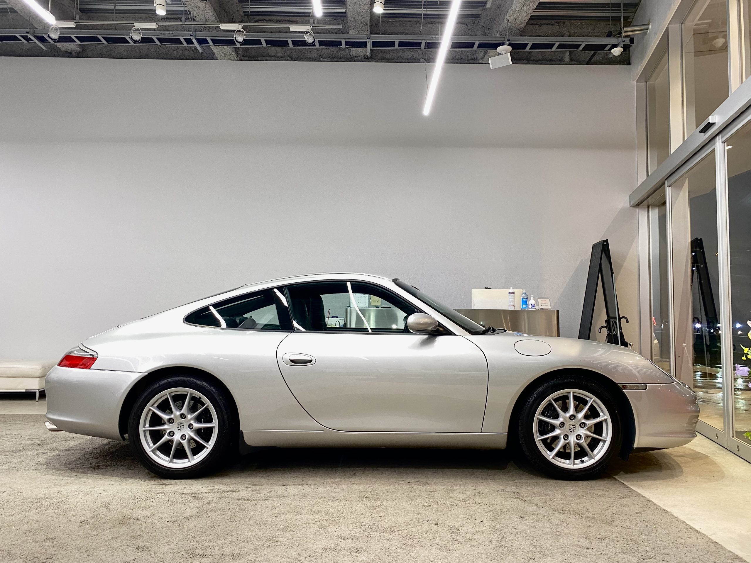 ポルシェ911カレラ（Type996後期）ティプトロニックS<br>アークティックシルバーメタリック