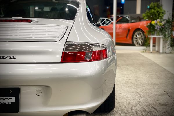 ポルシェ911カレラ　996　シルバー　涙目　中古