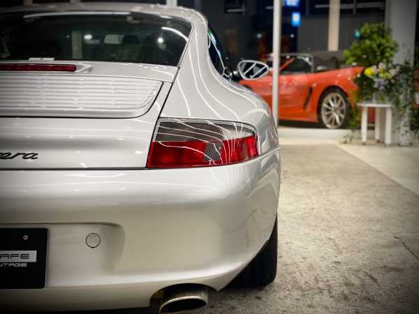 ポルシェ911カレラ　996　シルバー　涙目　中古