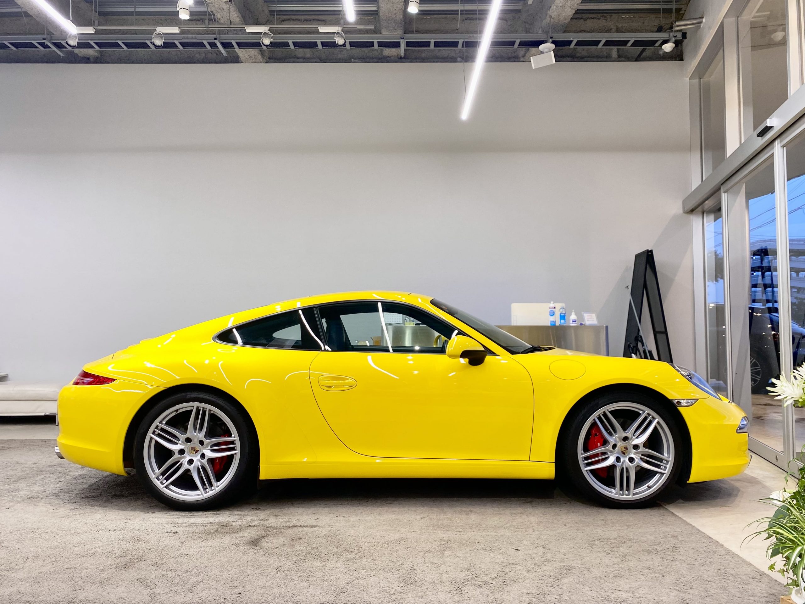 ポルシェ911カレラS（Type991.1）PDK<br>レーシングイエロー