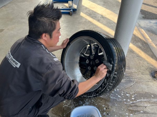 ポルシェ　納車整備　ケイマンGTS　マホガニー