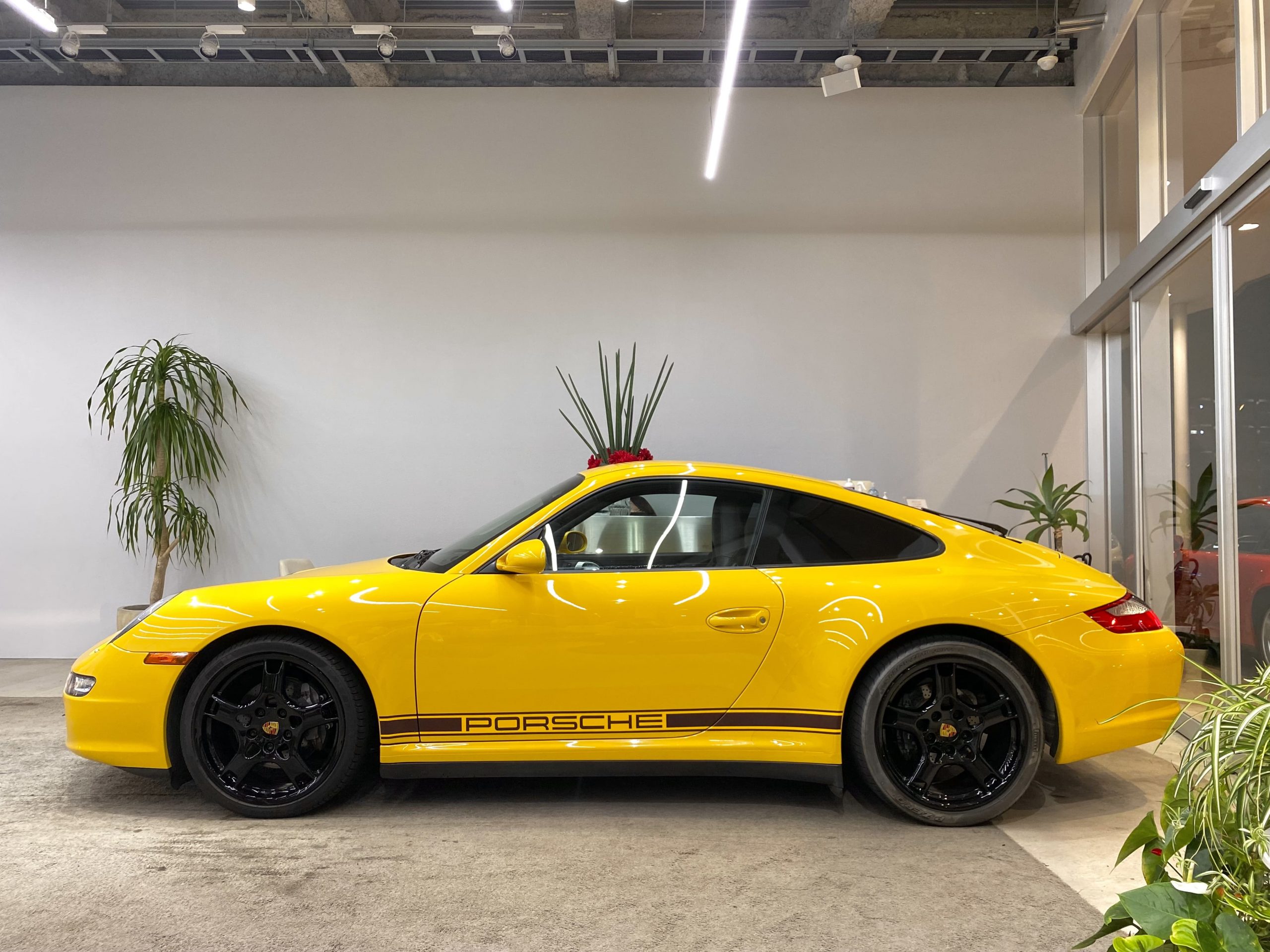 ポルシェ911カレラ4（Type997前期）ティプトロニックS<br>スピードイエロー