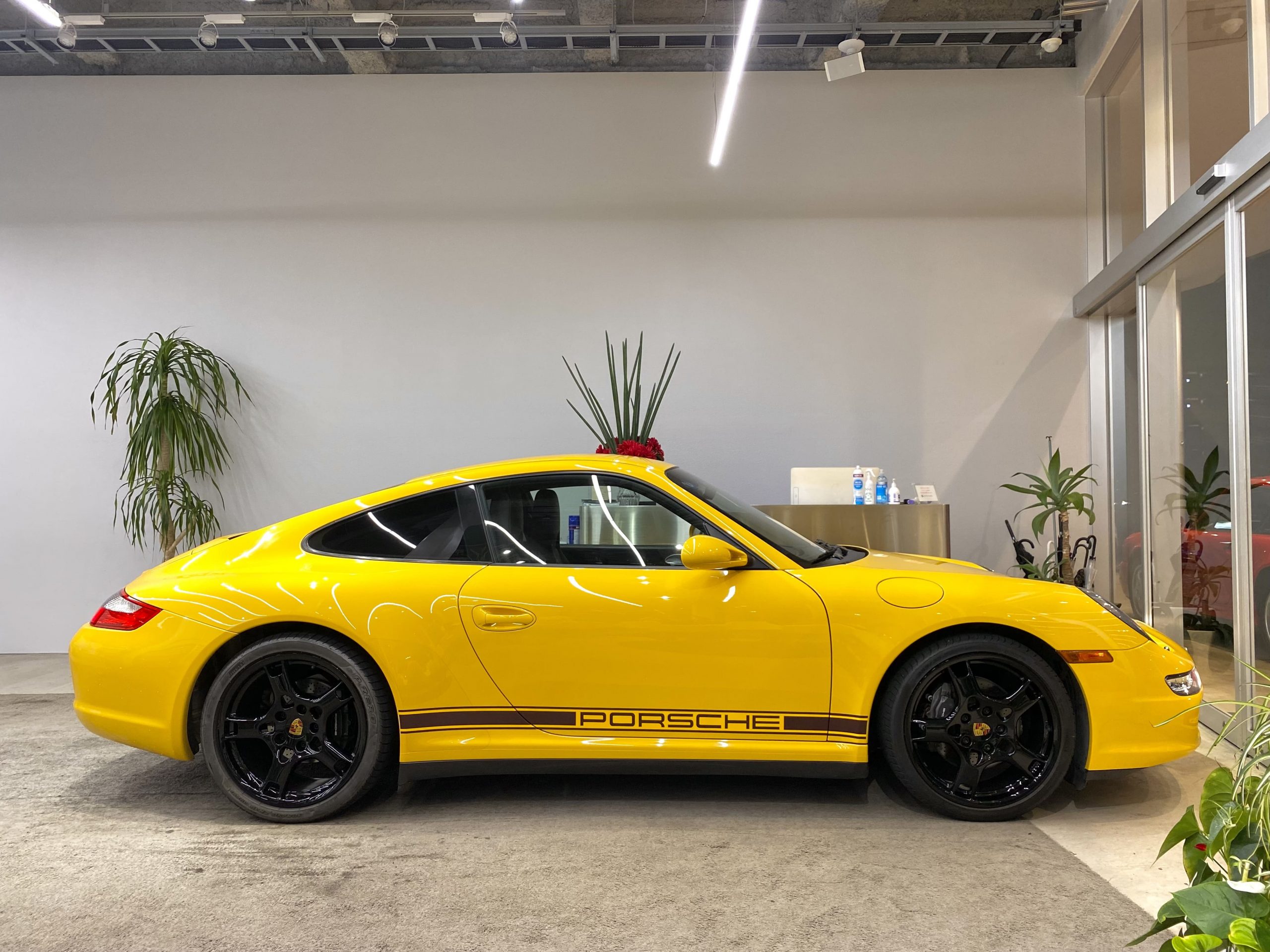 ポルシェ911カレラ4（Type997前期）ティプトロニックS<br>スピードイエロー