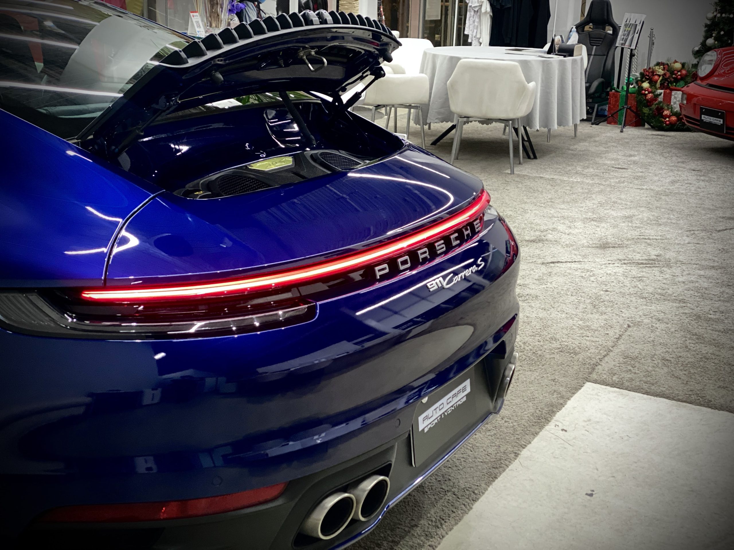 ポルシェ911カレラＳ（現行Type992）PDK<br>スポーツクロノPKG<br>BOSEサラウンドシステム<br>グレーインテリア