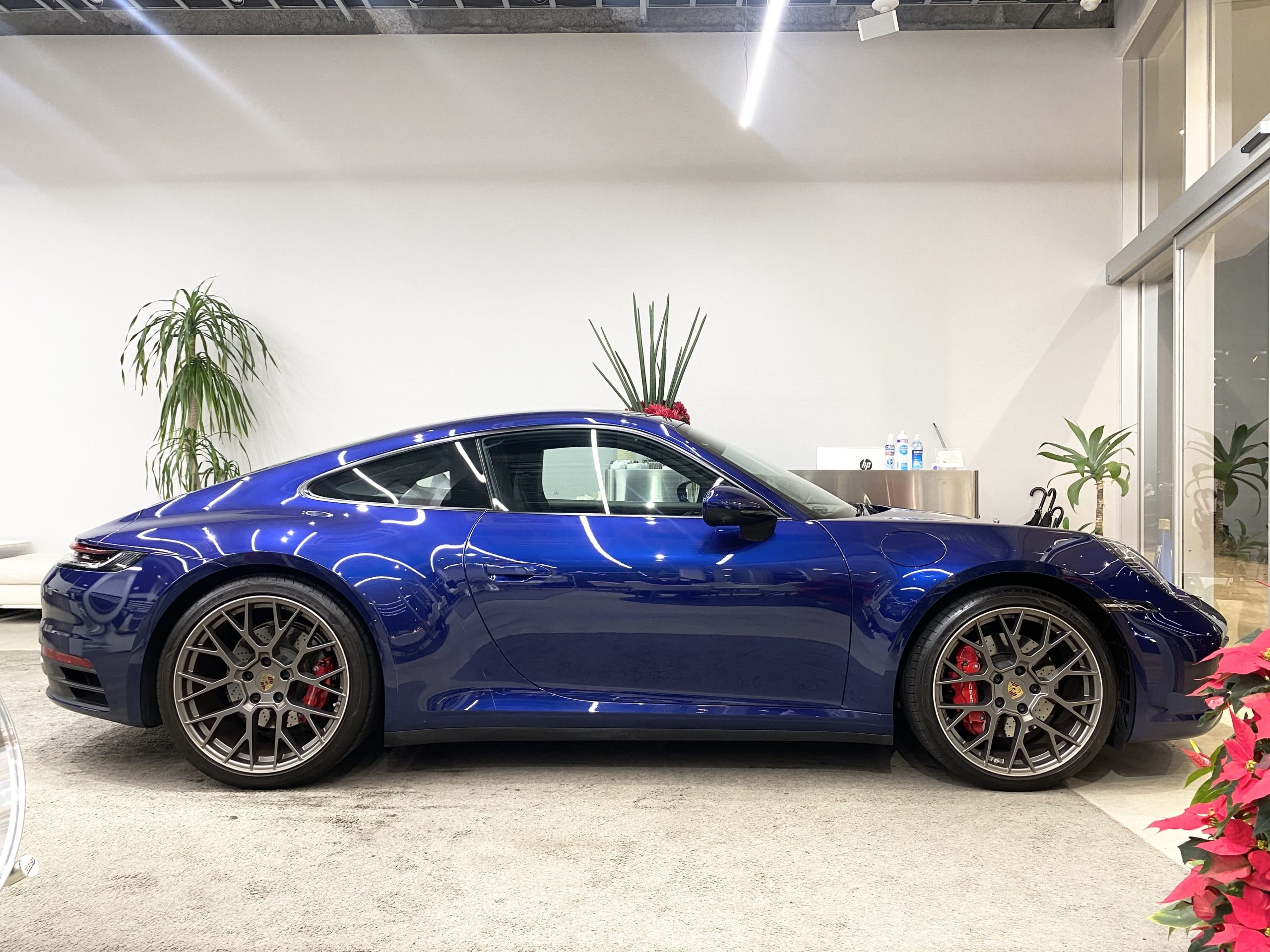 ポルシェ911カレラＳ（現行Type992）PDK<br>スポーツクロノPKG<br>BOSEサラウンドシステム<br>グレーインテリア