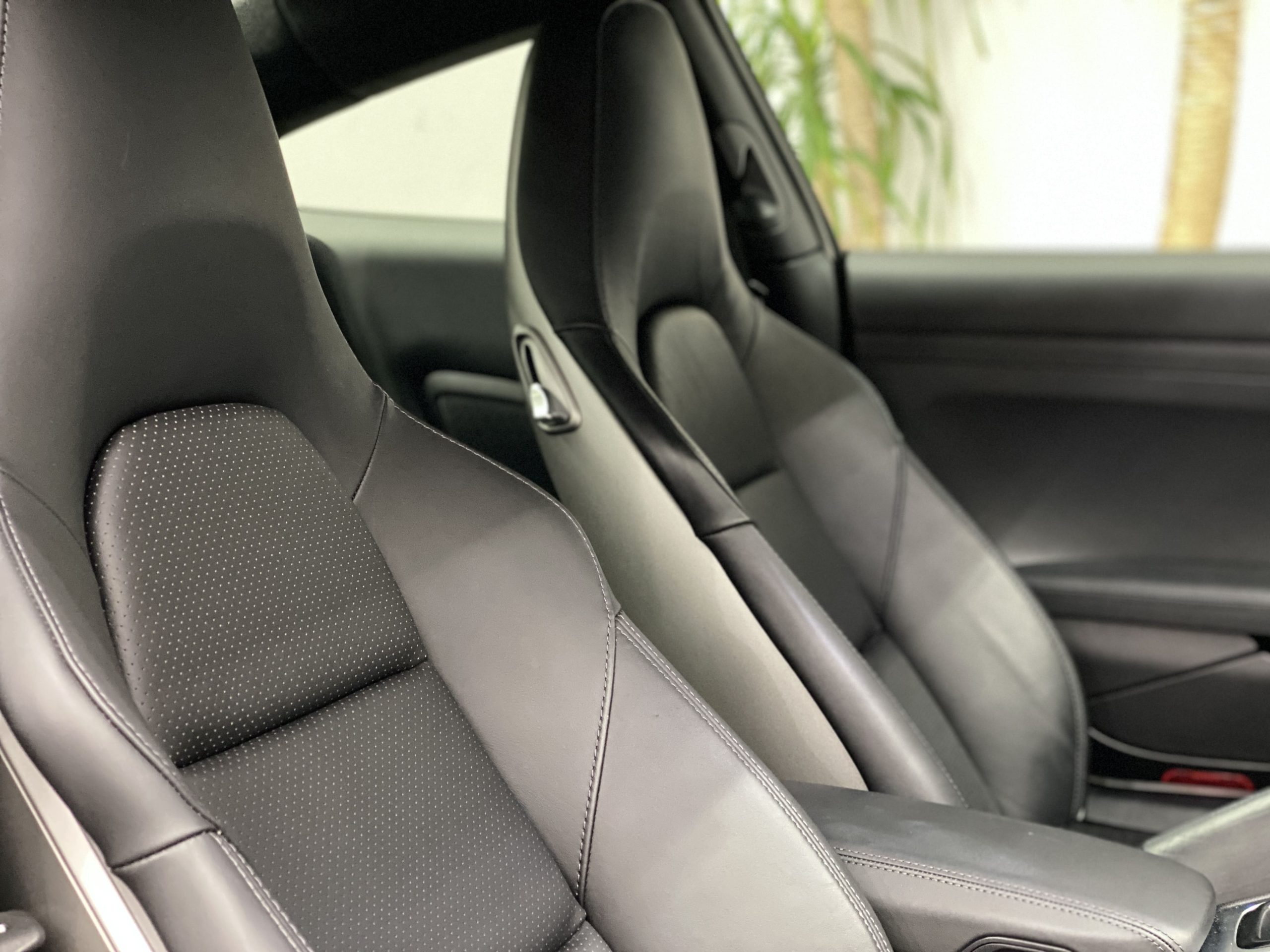 ポルシェ911カレラ4S（Type991.2）<br>超希少7MT！<br>スポーツクロノパッケージ<br>PASM