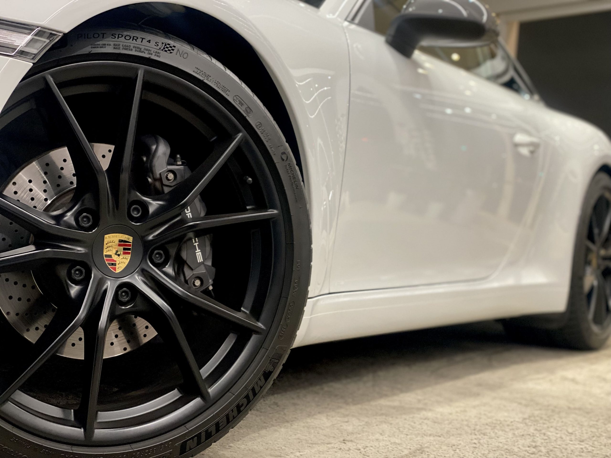 ポルシェ911カレラＴ（Type991.2）PDK<br>カレラT専用インテリア<br>＋4シート<br>スポーツクロノPKG<br>スポーツエグゾースト<br>OP多数