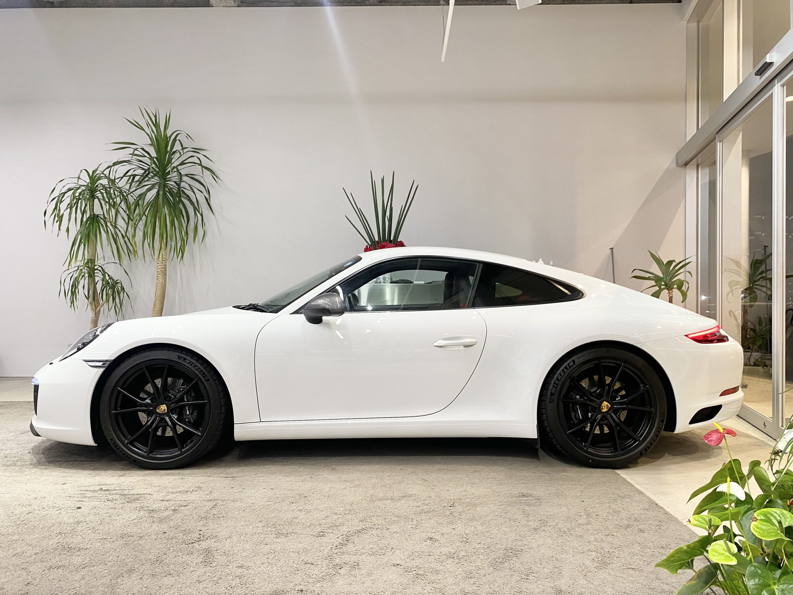 ポルシェ911カレラＴ（Type991.2）PDK<br>カレラT専用インテリア<br>＋4シート<br>スポーツクロノPKG<br>スポーツエグゾースト<br>OP多数