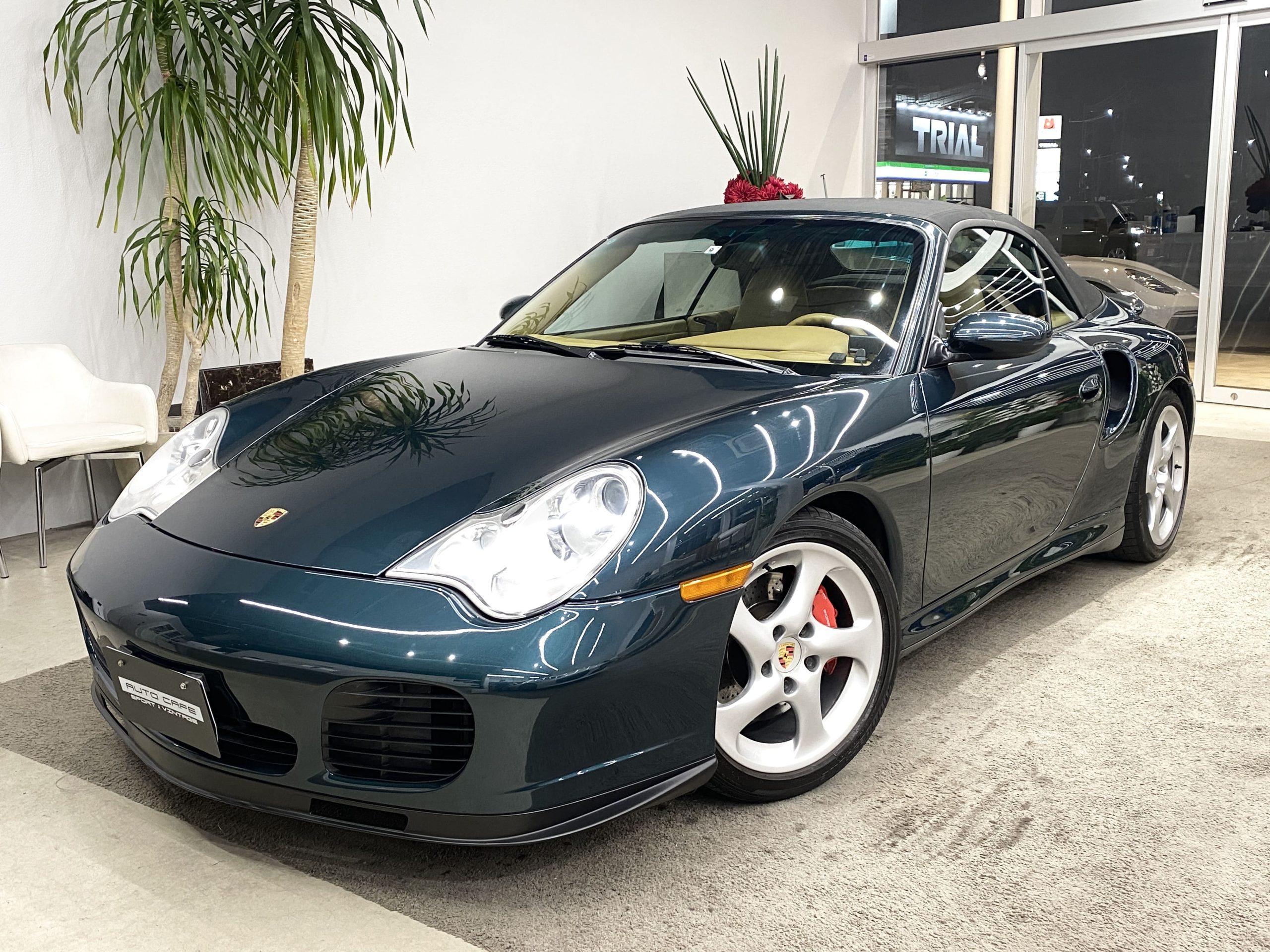 ポルシェ911ターボ カブリオレ（Type996）ティプトロニックS<br>元オートカフェポルシェ<br>オールレザーインテリア