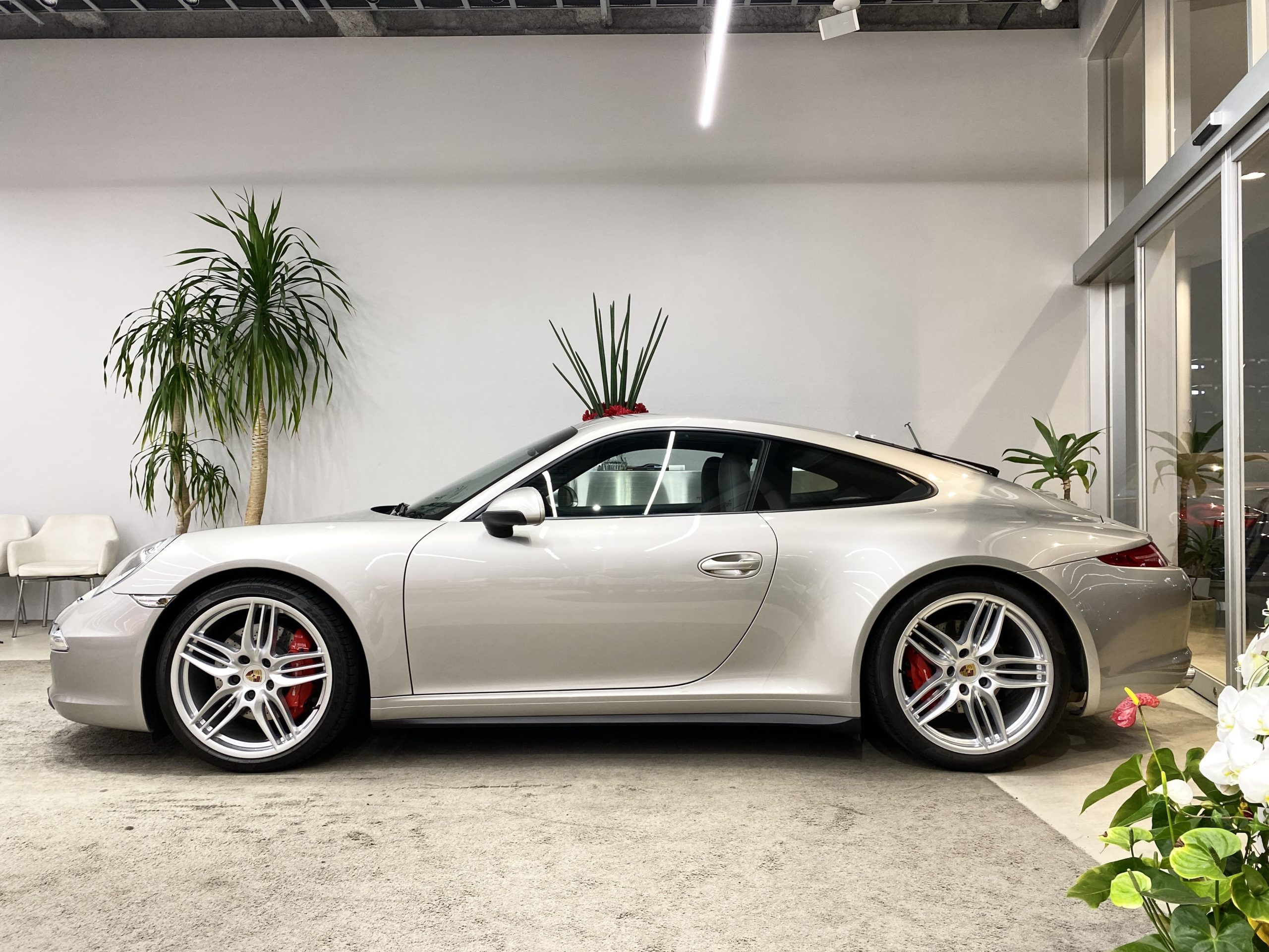 ポルシェ911カレラ4S（Type991.1）PDK<br>スポーツクロノPKG<br>スポーツエグゾースト<br>ツートンレザーインテリア