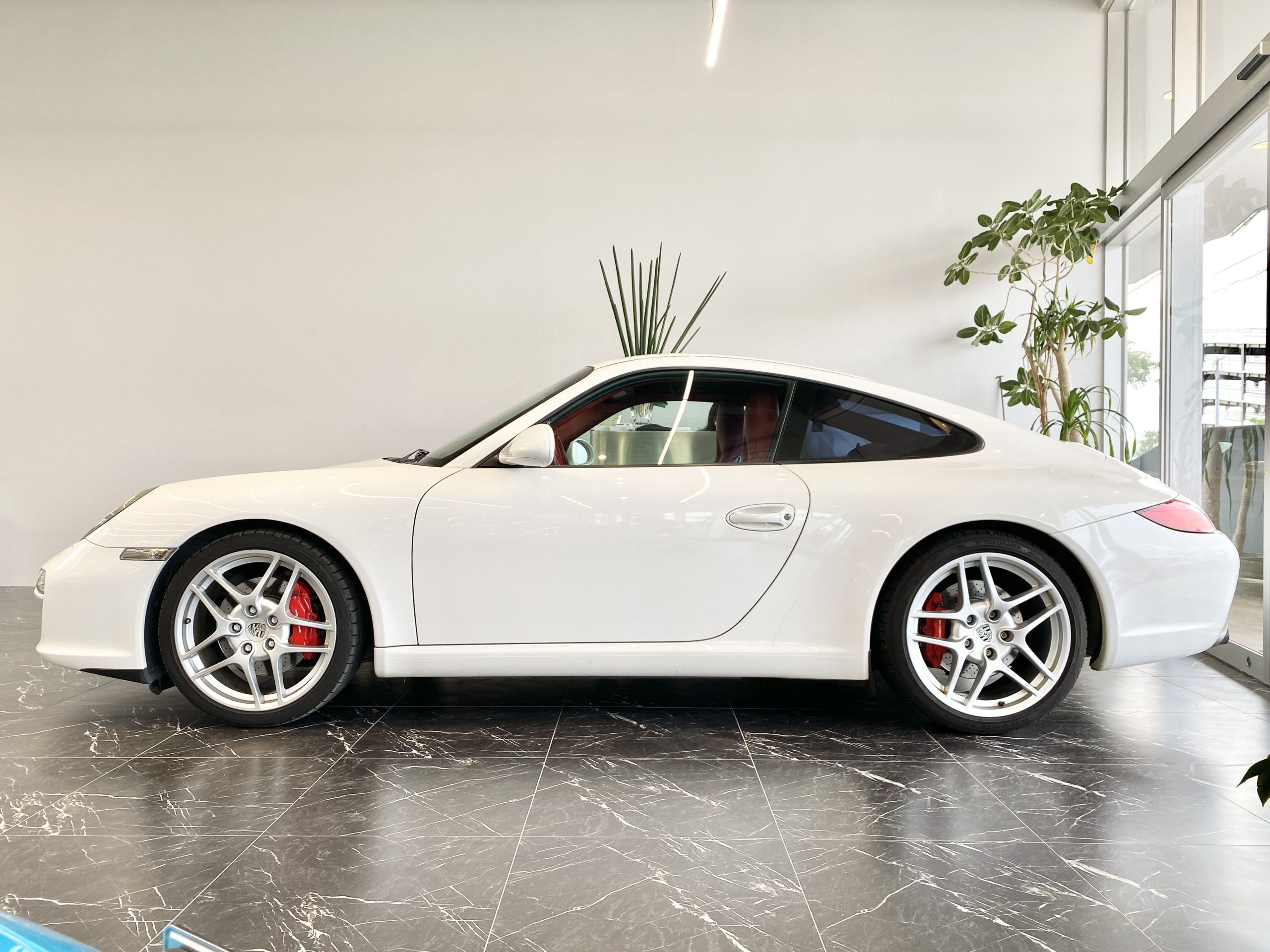 ポルシェ911カレラS（Type997.2）PDK<br>レザーインテリア<br>スポーツクロノPKG<br>スポーツエグゾーストシステム