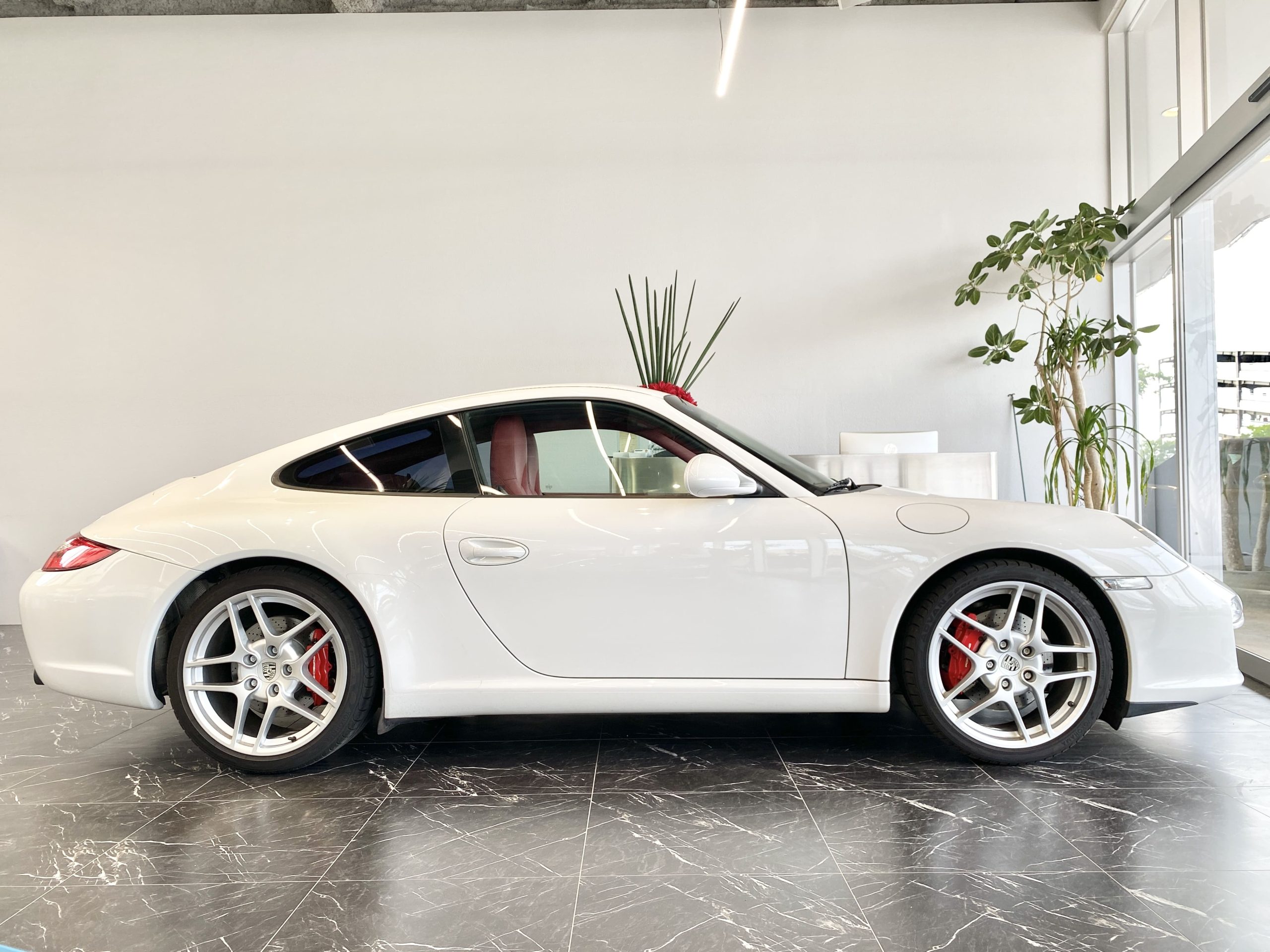 ポルシェ911カレラS（Type997.2）PDK<br>レザーインテリア<br>スポーツクロノPKG<br>スポーツエグゾーストシステム