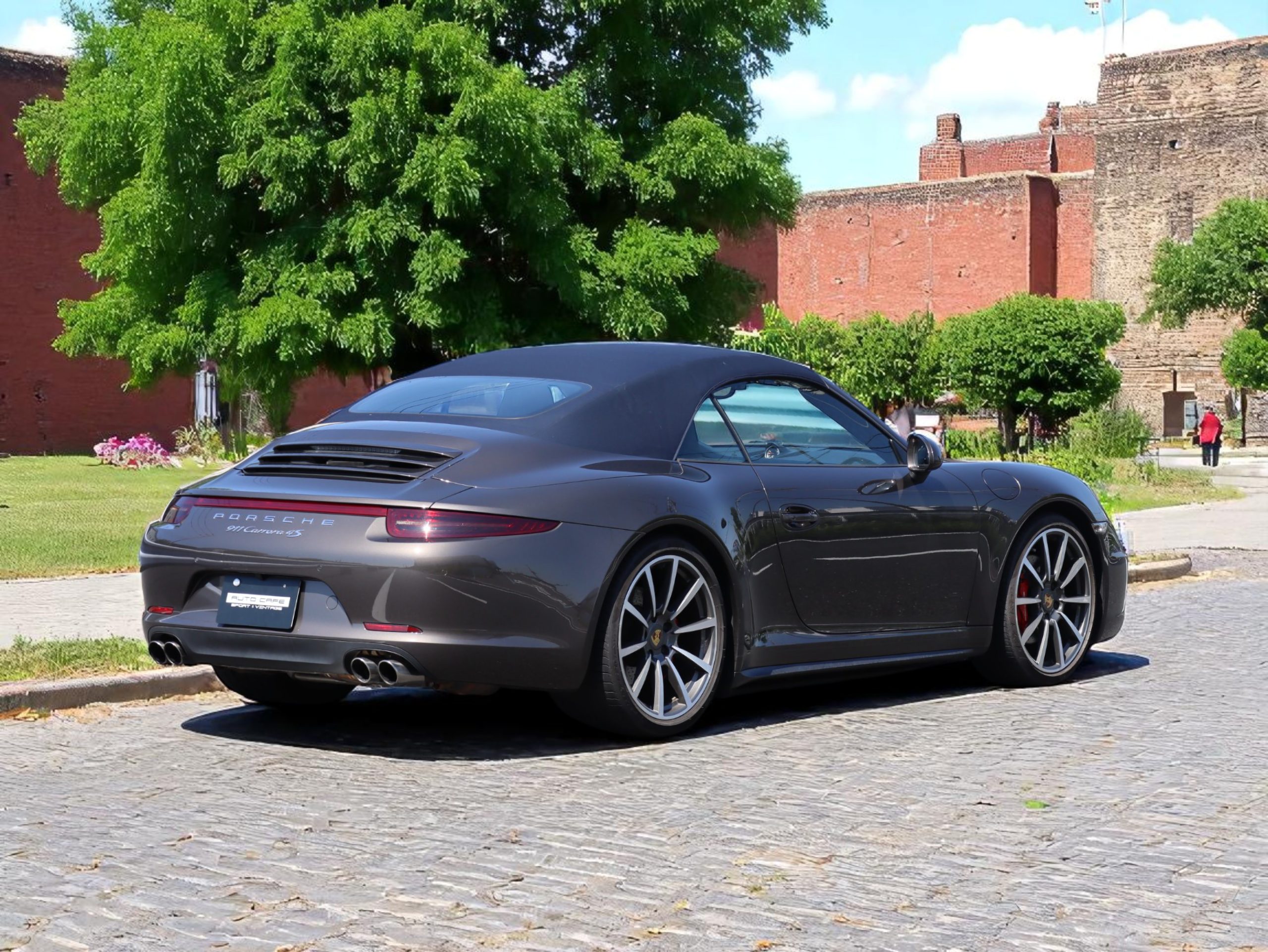 ポルシェ911カレラ4Sカブリオレ（Type991.1）PDK<br>ブラックレザーインテリア<br>スポーツクロノパッケージ<br>スポーツエグゾーストシステム<br>ダイナミックシャシーコントロール（PDCC）<br>エントリー＆ドライブシステム