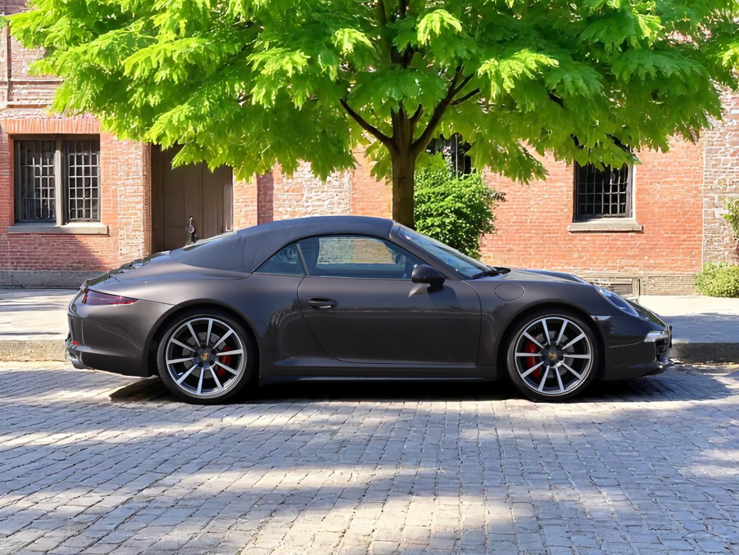 ポルシェ911カレラ4Sカブリオレ（Type991.1）PDK<br>ブラックレザーインテリア<br>スポーツクロノパッケージ<br>スポーツエグゾーストシステム<br>ダイナミックシャシーコントロール（PDCC）<br>エントリー＆ドライブシステム