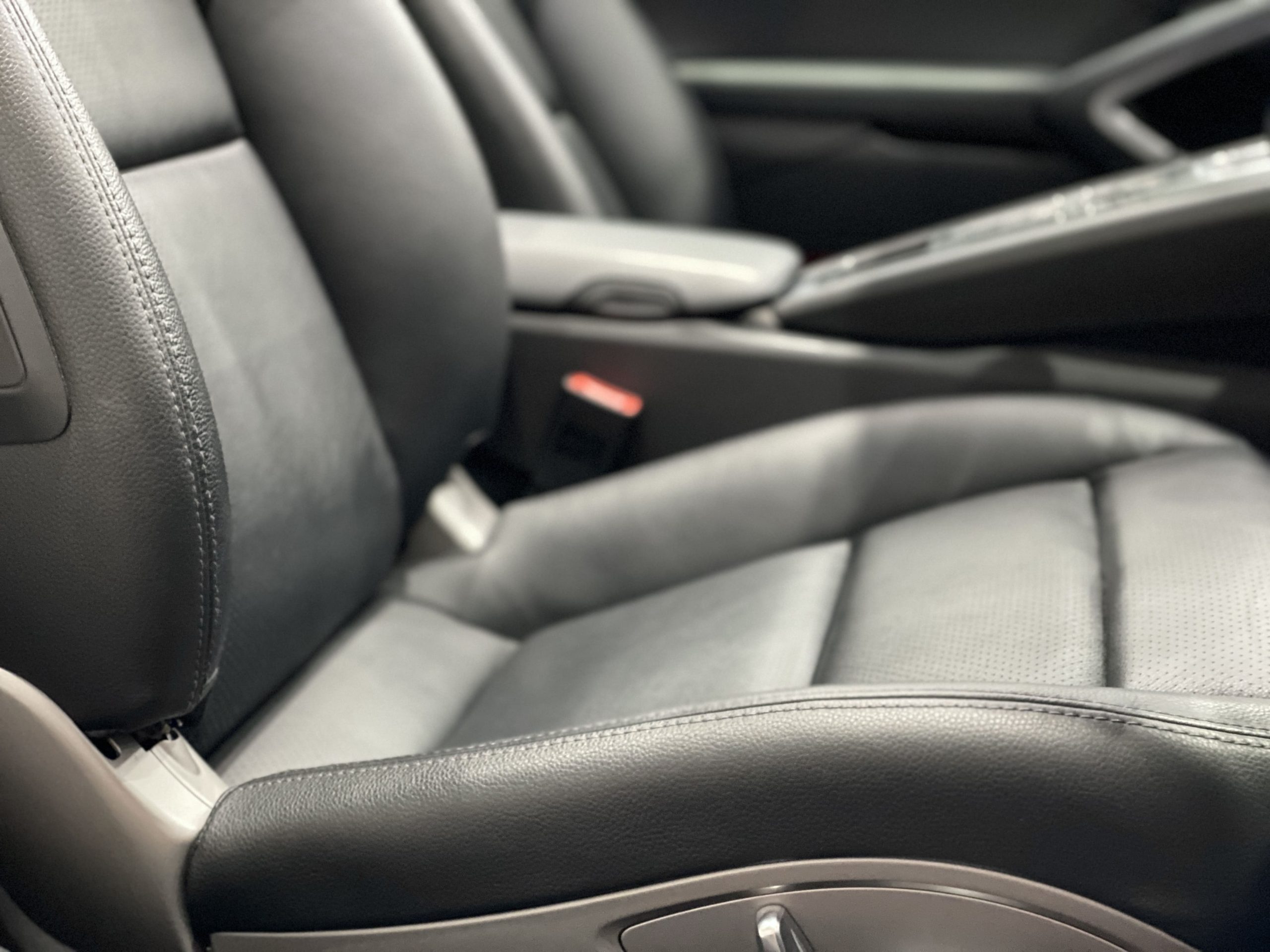 ポルシェ911カレラ（Type991.1）PDK<br>電動サンルーフ<br>PDLS付キセノンライト<br>20インチカレラSホイール