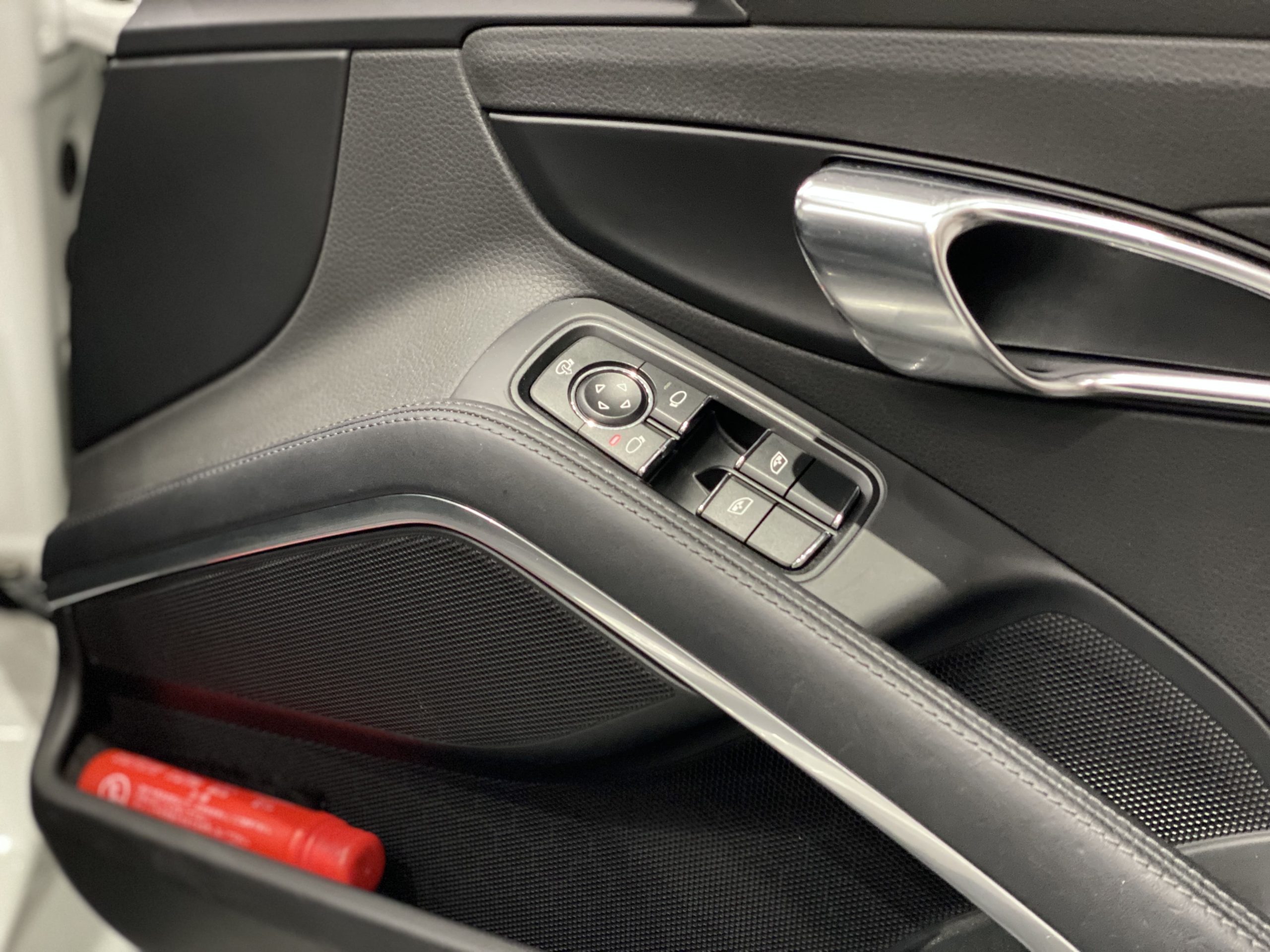 ポルシェ911カレラ（Type991.1）PDK<br>電動サンルーフ<br>PDLS付キセノンライト<br>20インチカレラSホイール