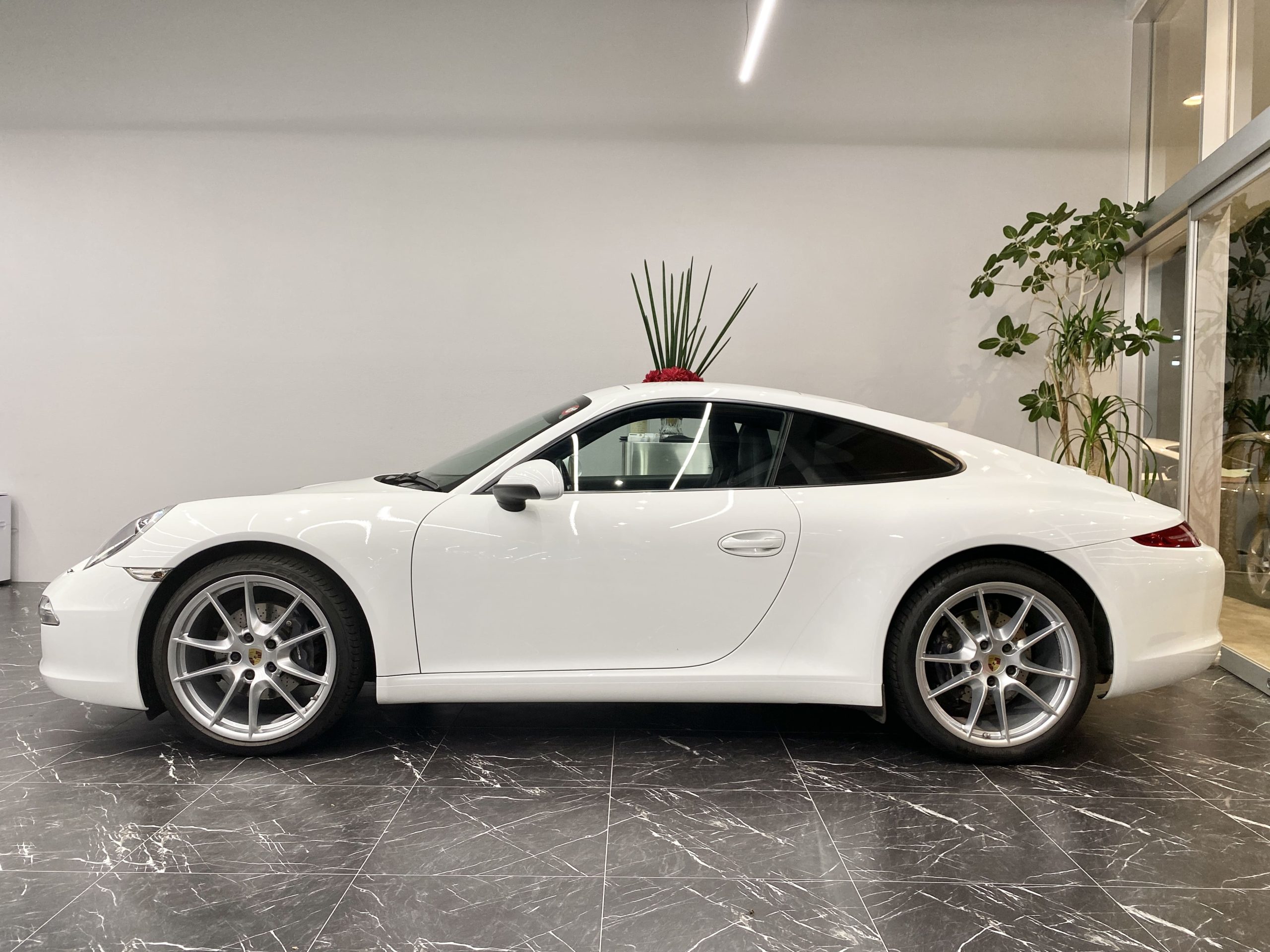 ポルシェ911カレラ（Type991.1）PDK<br>電動サンルーフ<br>PDLS付キセノンライト<br>20インチカレラSホイール