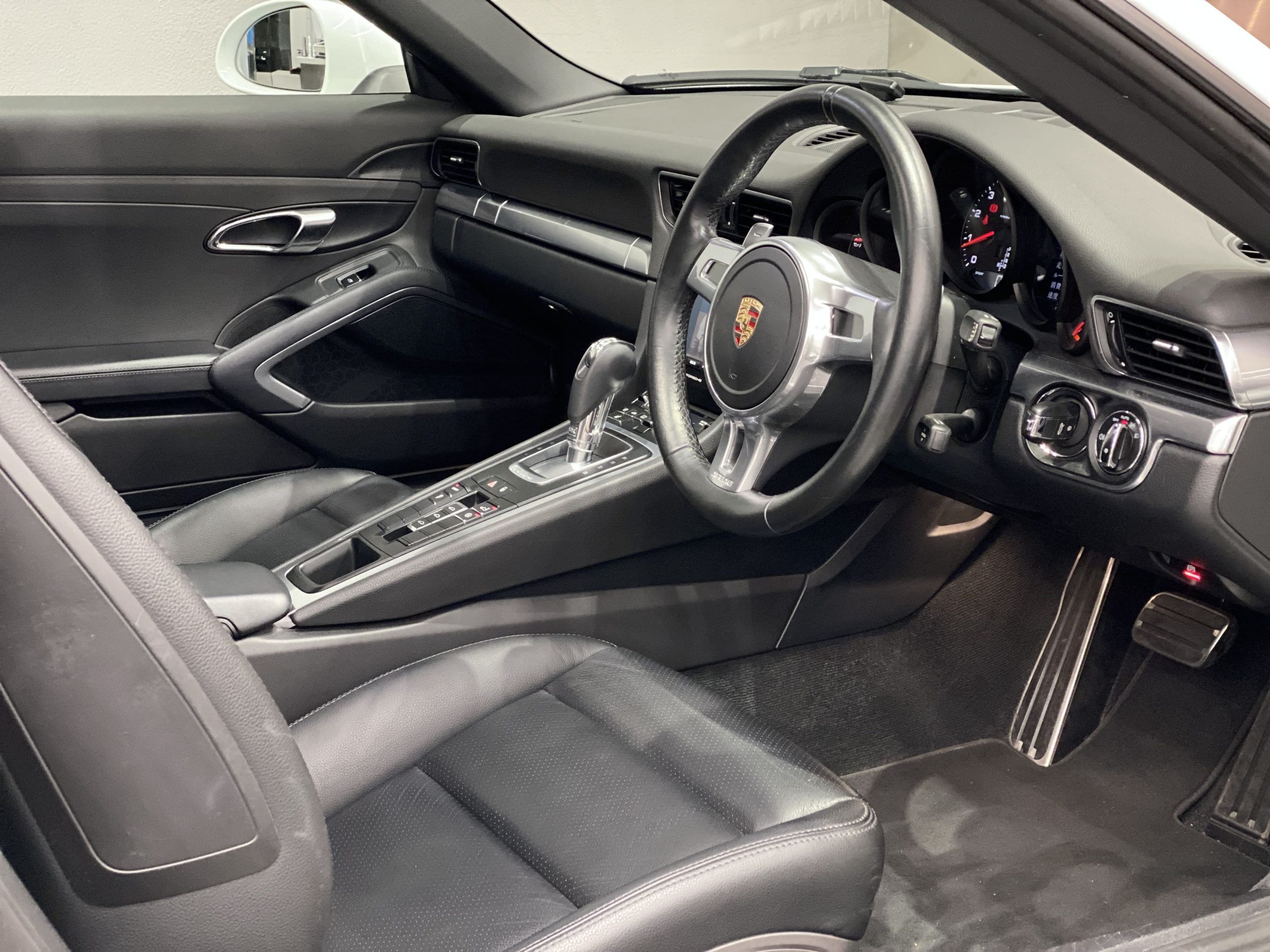 ポルシェ911カレラ（Type991.1）PDK<br>電動サンルーフ<br>PDLS付キセノンライト<br>20インチカレラSホイール