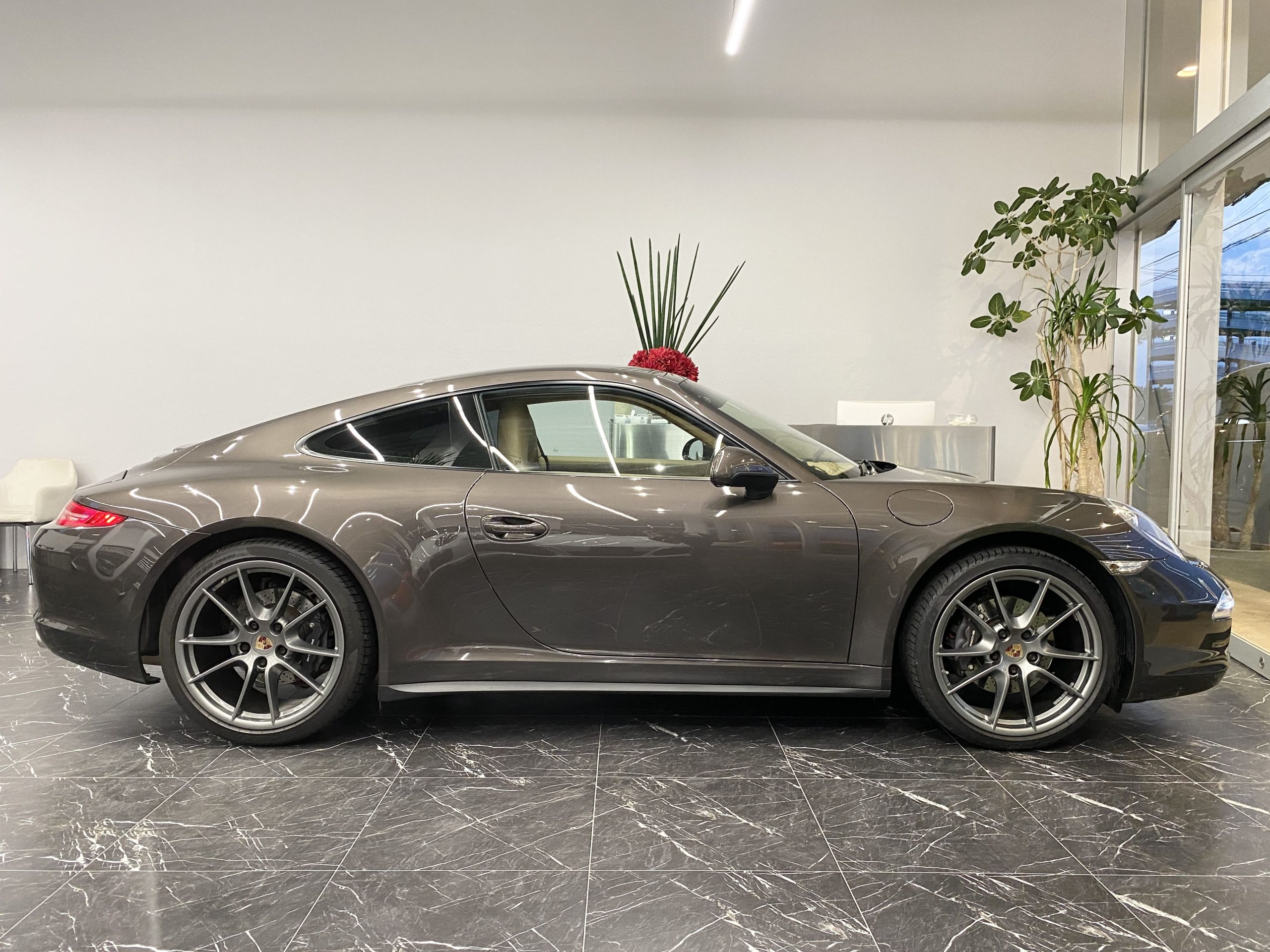 ポルシェ911カレラ4（Type991.1）PDK <br>スポーツクロノPKG<br>ベージュインテリア