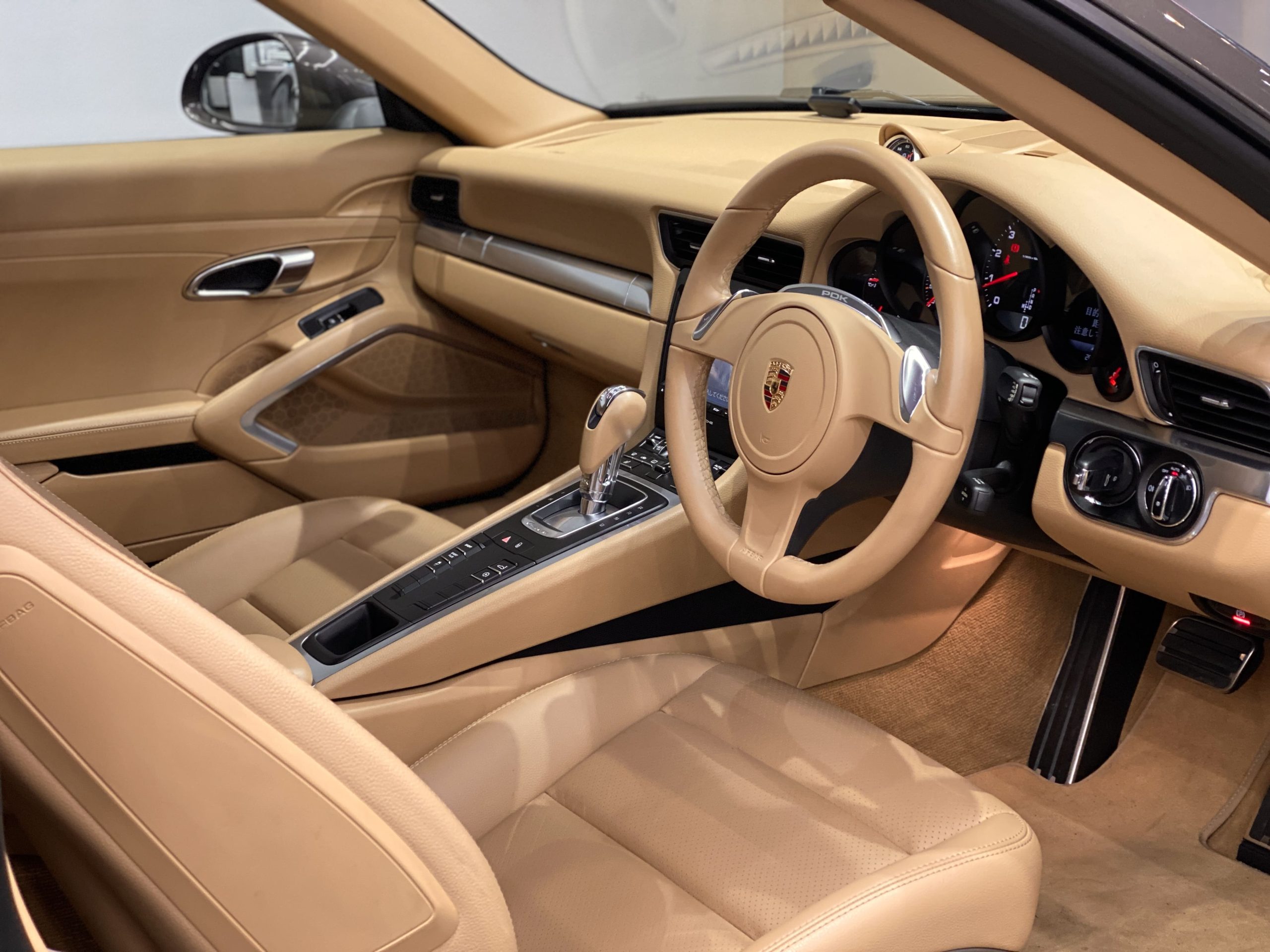 ポルシェ911カレラ4（Type991.1）PDK <br>スポーツクロノPKG<br>ベージュインテリア