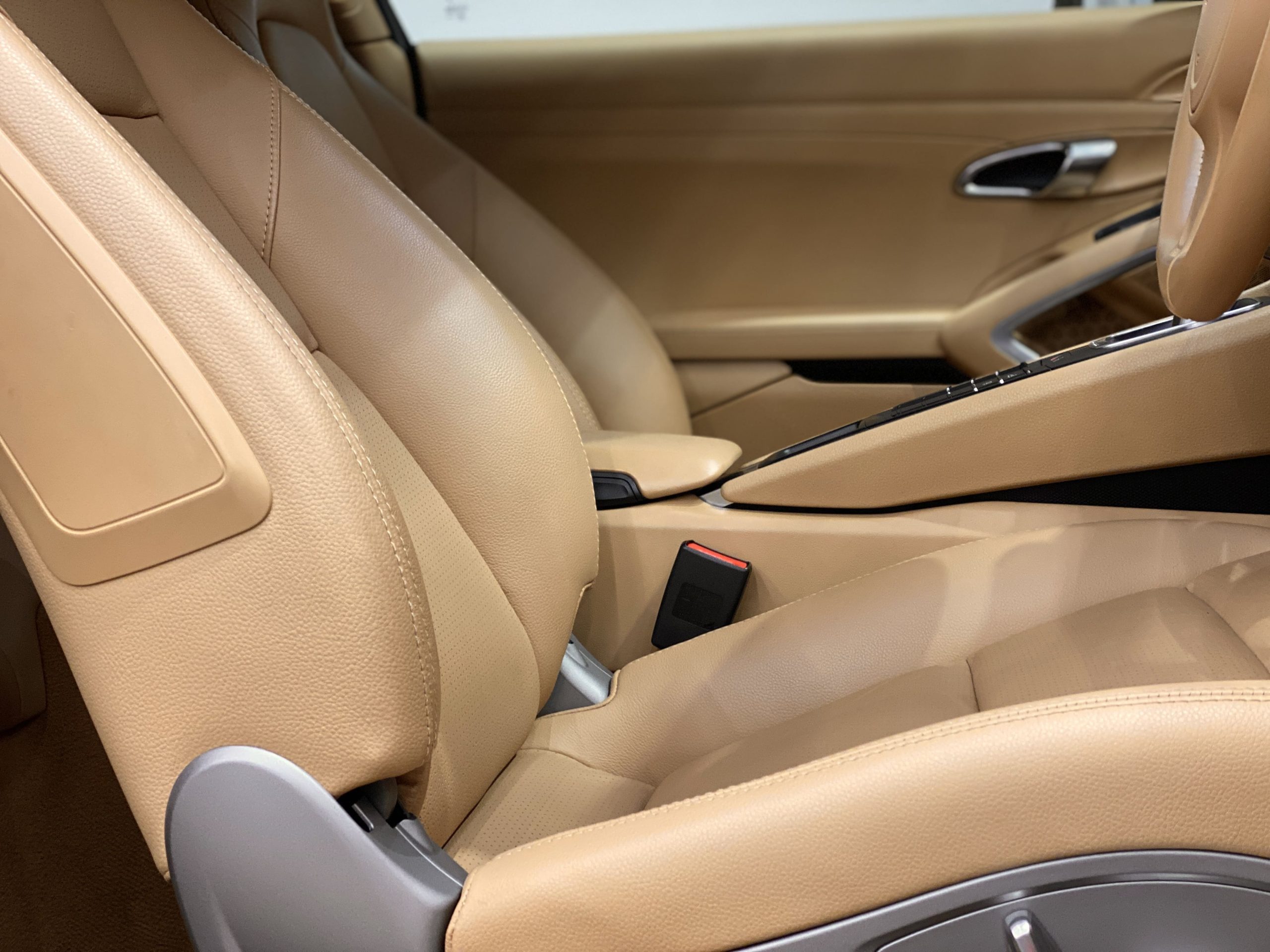 ポルシェ911カレラ4（Type991.1）PDK <br>スポーツクロノPKG<br>ベージュインテリア