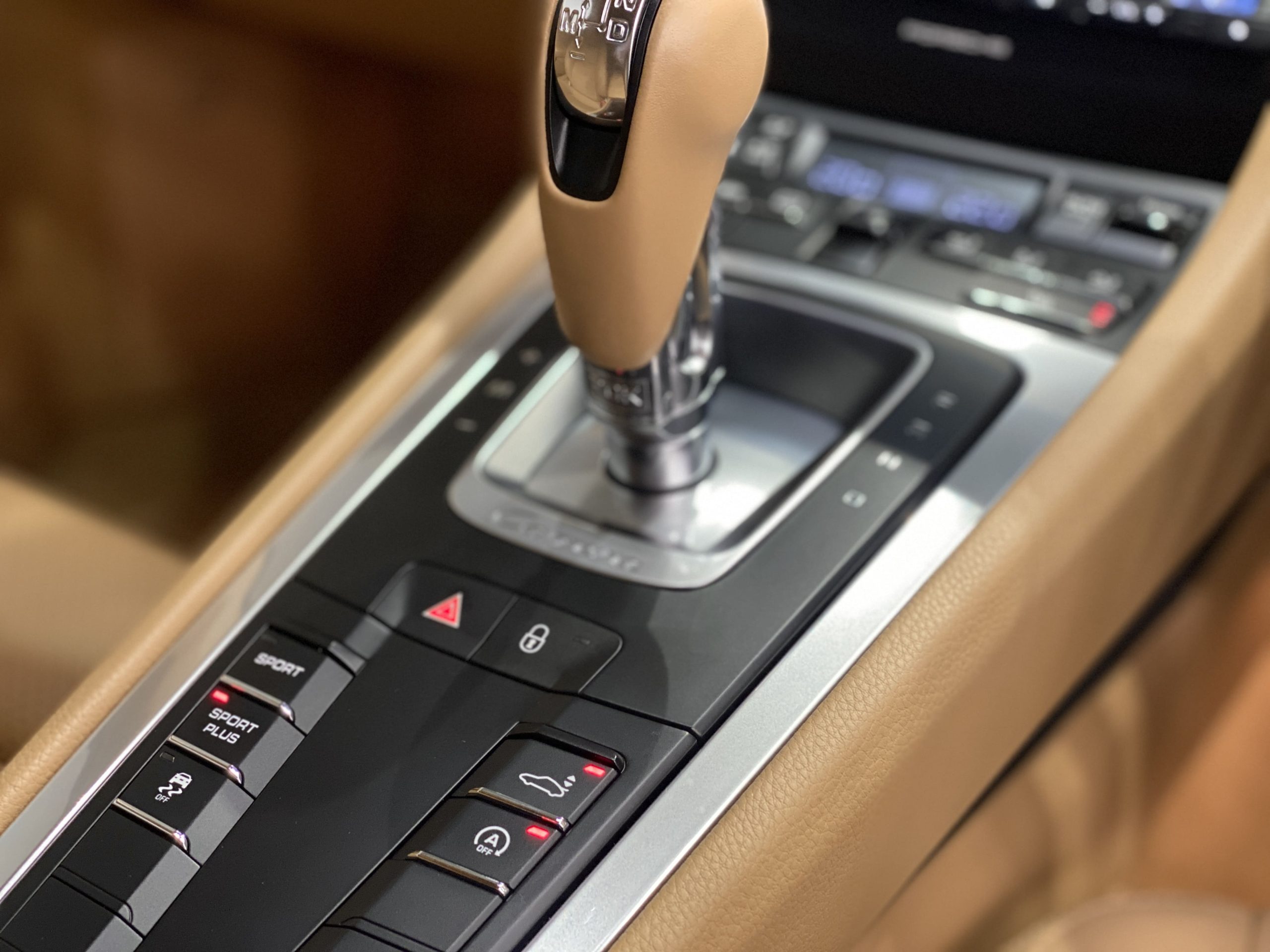 ポルシェ911カレラ4（Type991.1）PDK <br>スポーツクロノPKG<br>ベージュインテリア