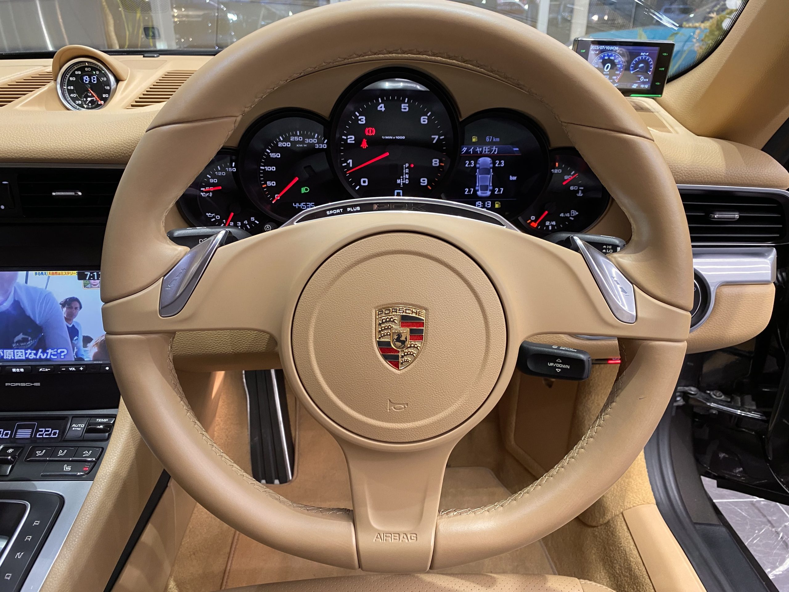 ポルシェ911カレラ4（Type991.1）PDK <br>スポーツクロノPKG<br>ベージュインテリア