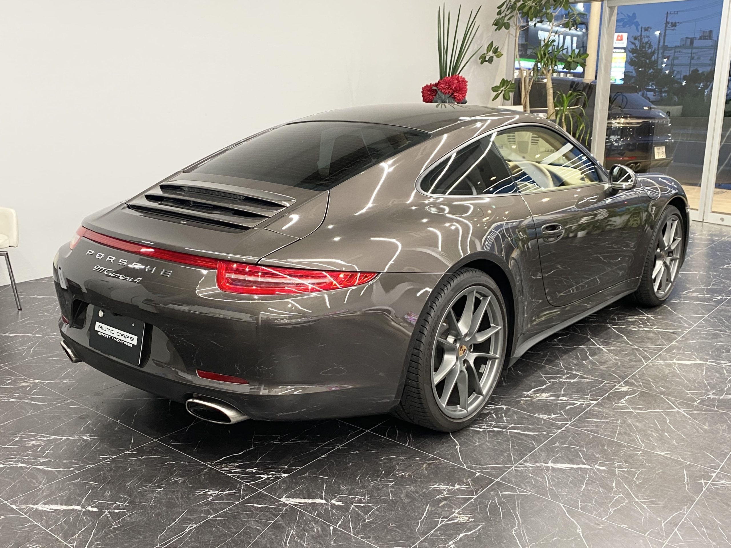 ポルシェ911カレラ4（Type991.1）PDK <br>スポーツクロノPKG<br>ベージュインテリア