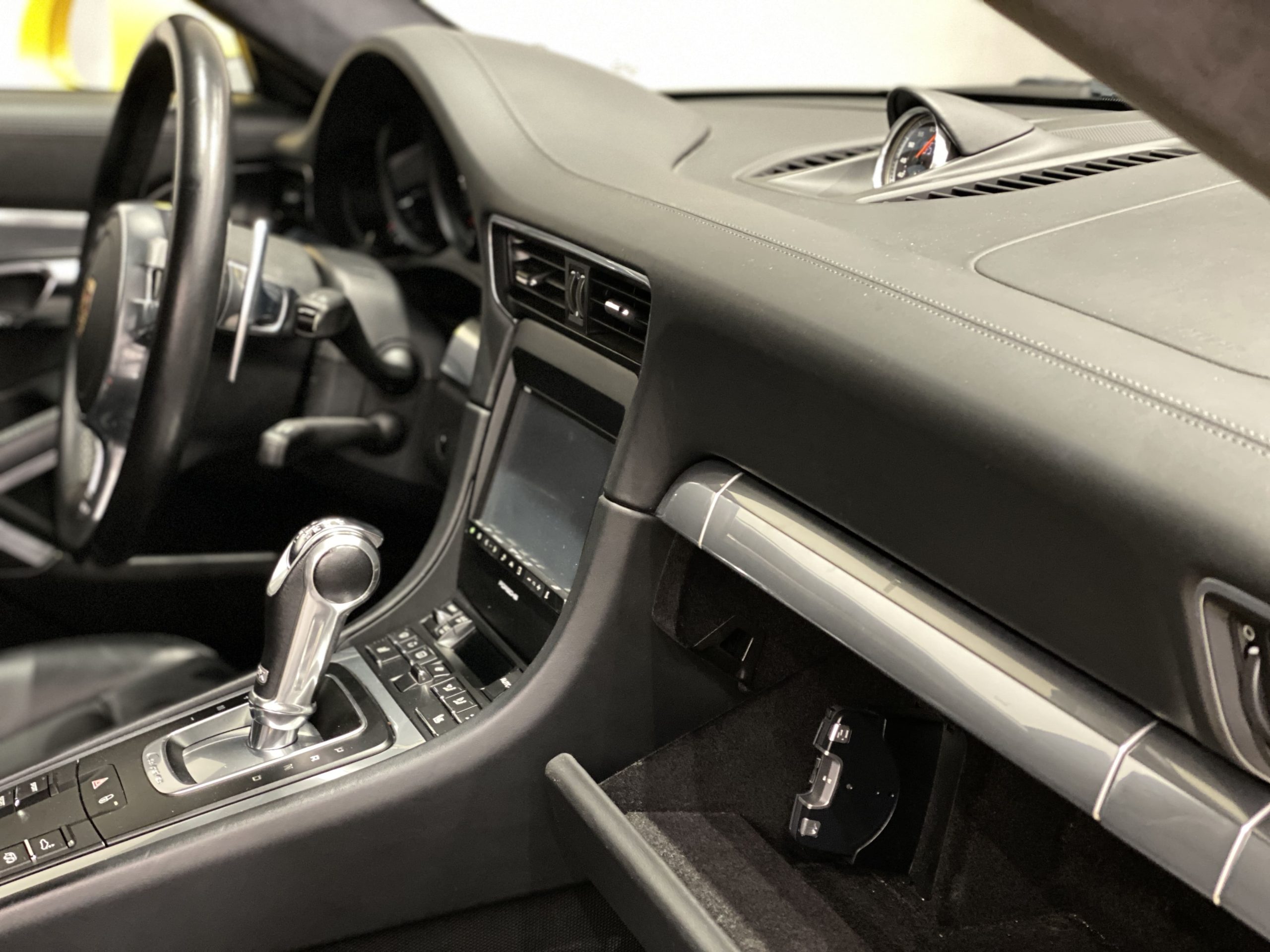 ポルシェ911カレラ（Type991.1）PDK<br>レザーインテリア<br>スポーツクロノPKG<br>スポーツエグゾースト