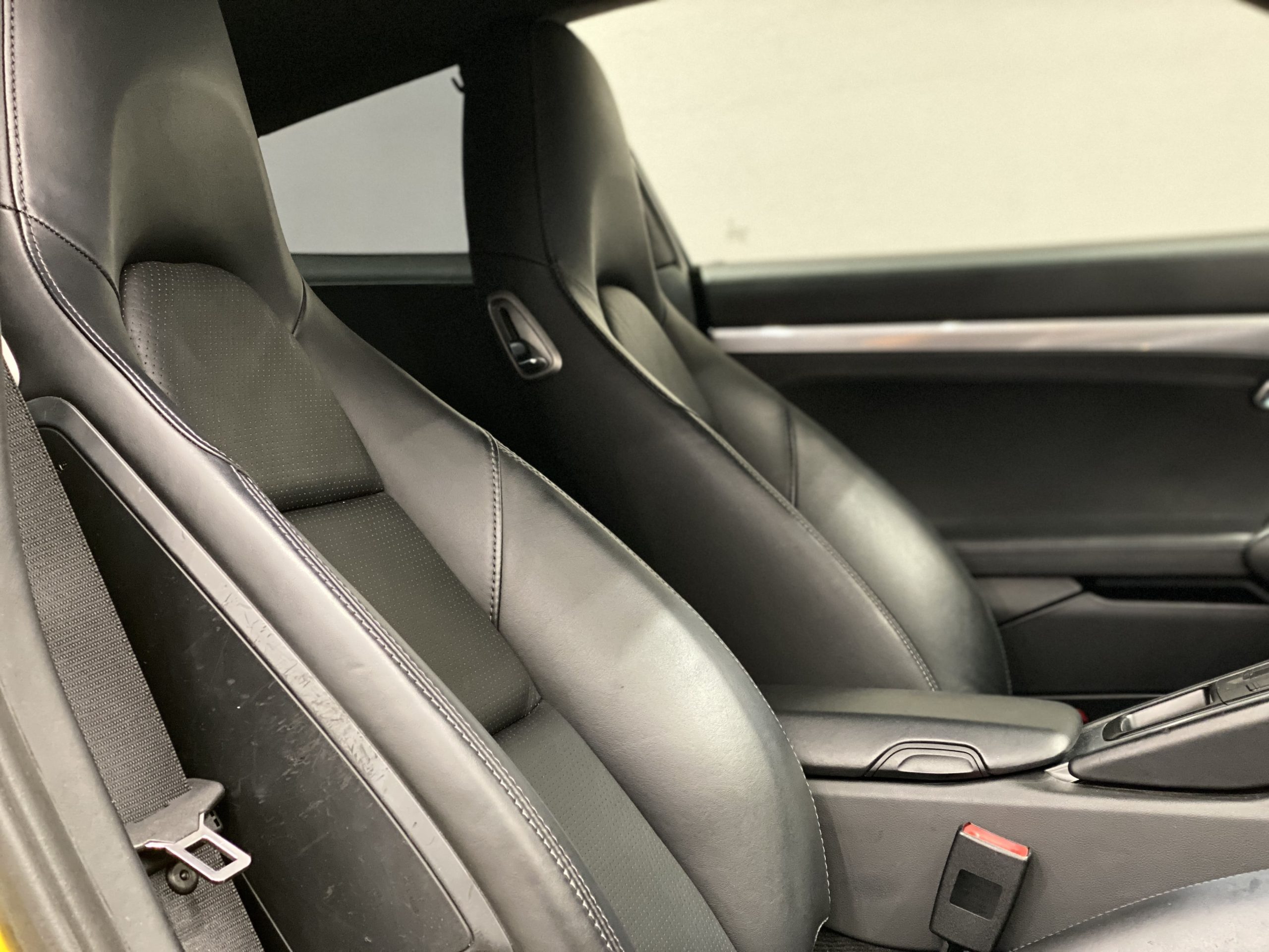 ポルシェ911カレラ（Type991.1）PDK<br>レザーインテリア<br>スポーツクロノPKG<br>スポーツエグゾースト