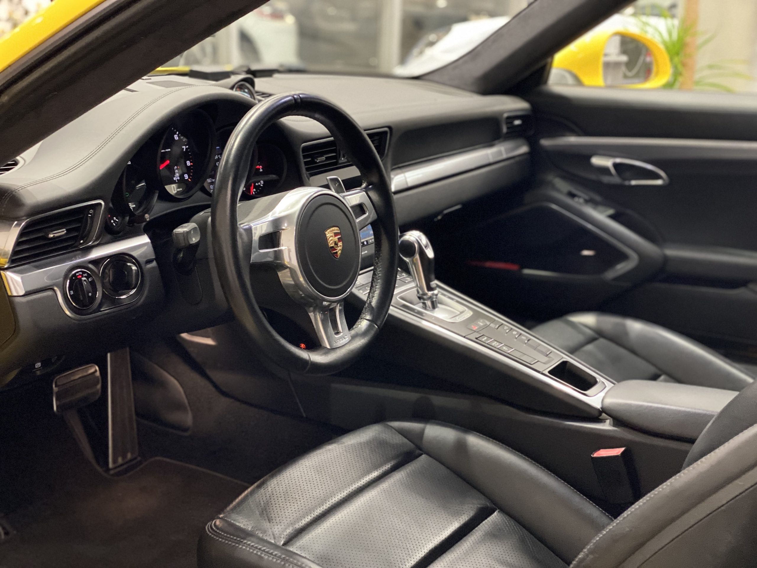 ポルシェ911カレラ（Type991.1）PDK<br>レザーインテリア<br>スポーツクロノPKG<br>スポーツエグゾースト
