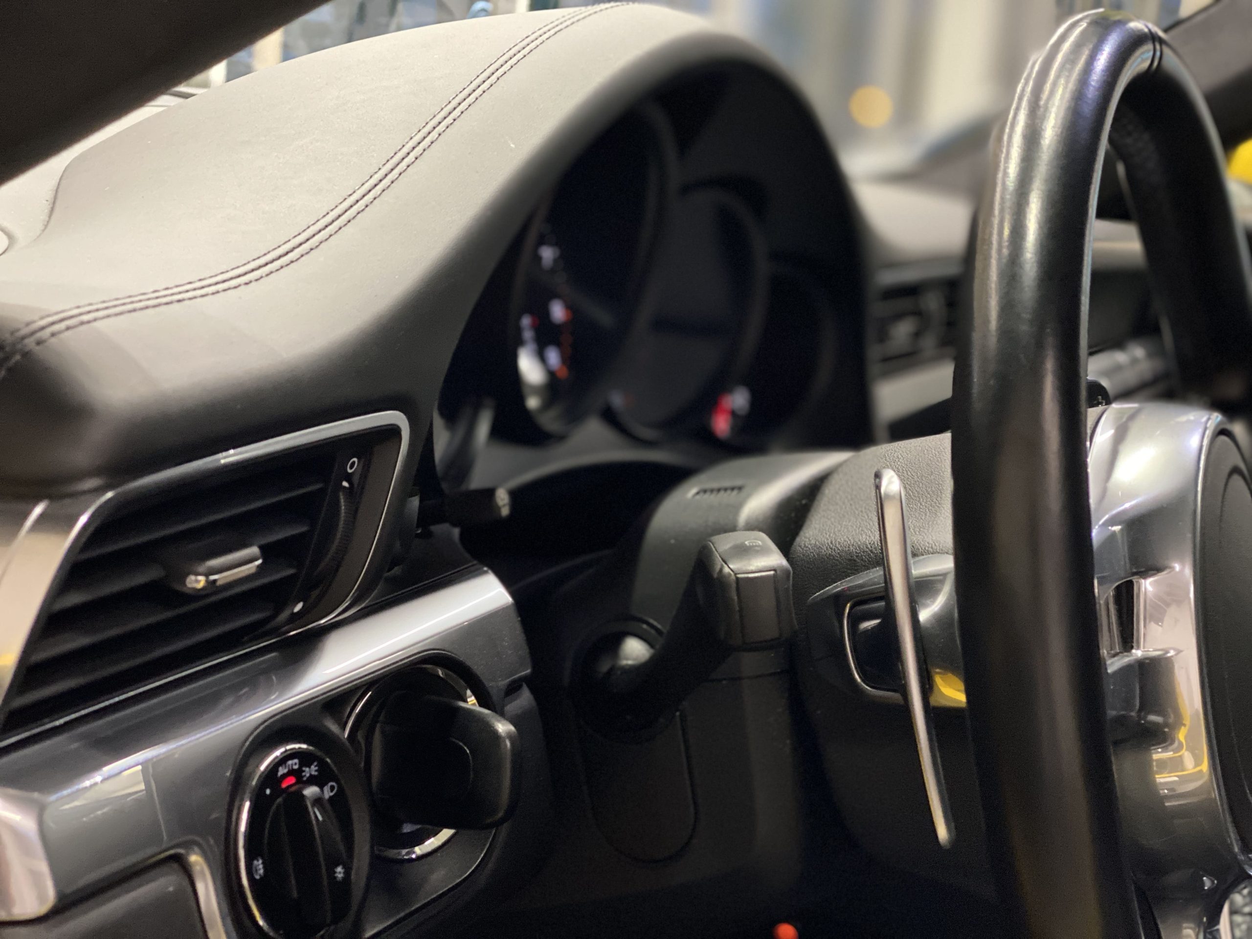 ポルシェ911カレラ（Type991.1）PDK<br>レザーインテリア<br>スポーツクロノPKG<br>スポーツエグゾースト