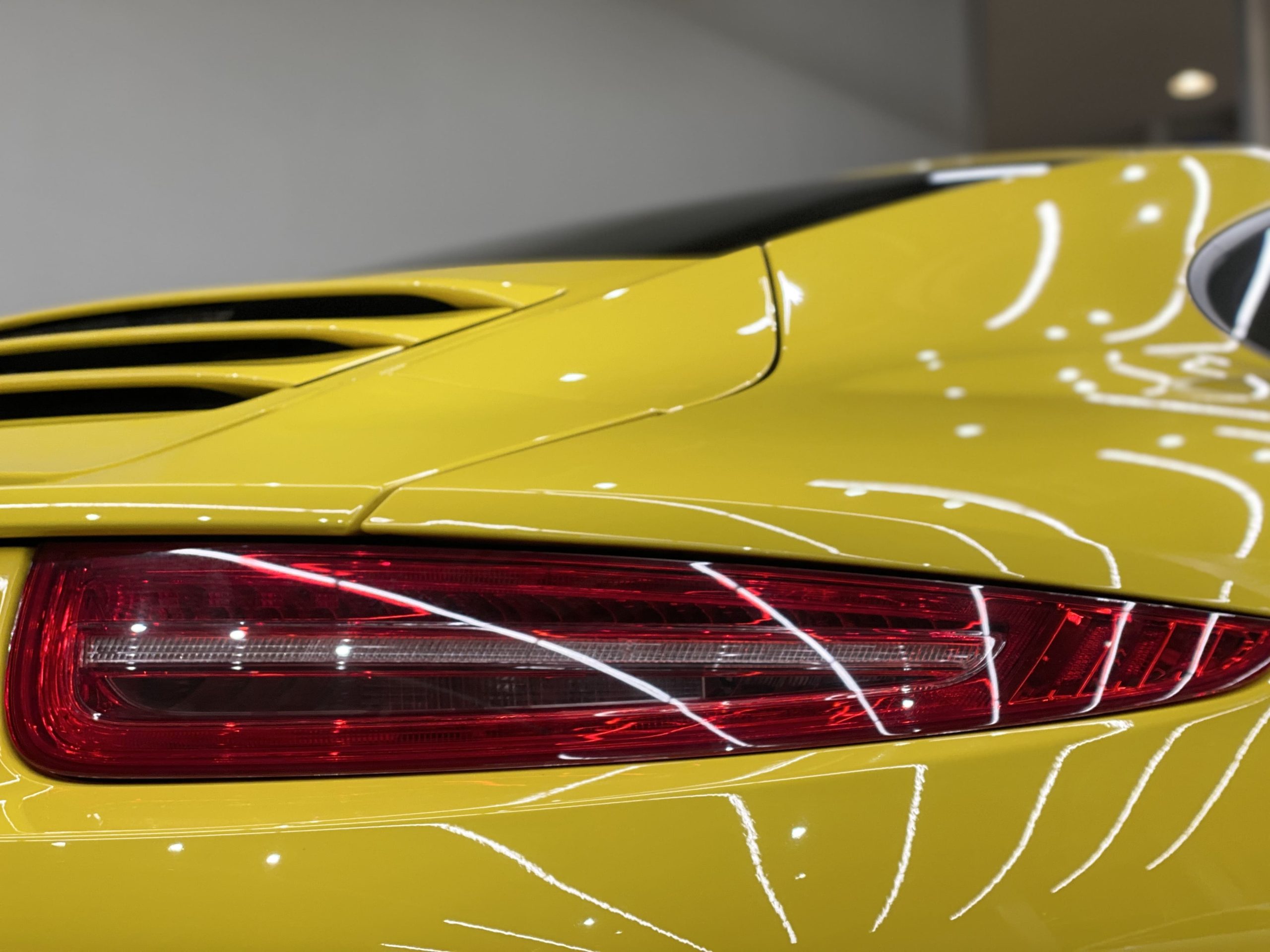 ポルシェ911カレラ（Type991.1）PDK<br>レザーインテリア<br>スポーツクロノPKG<br>スポーツエグゾースト