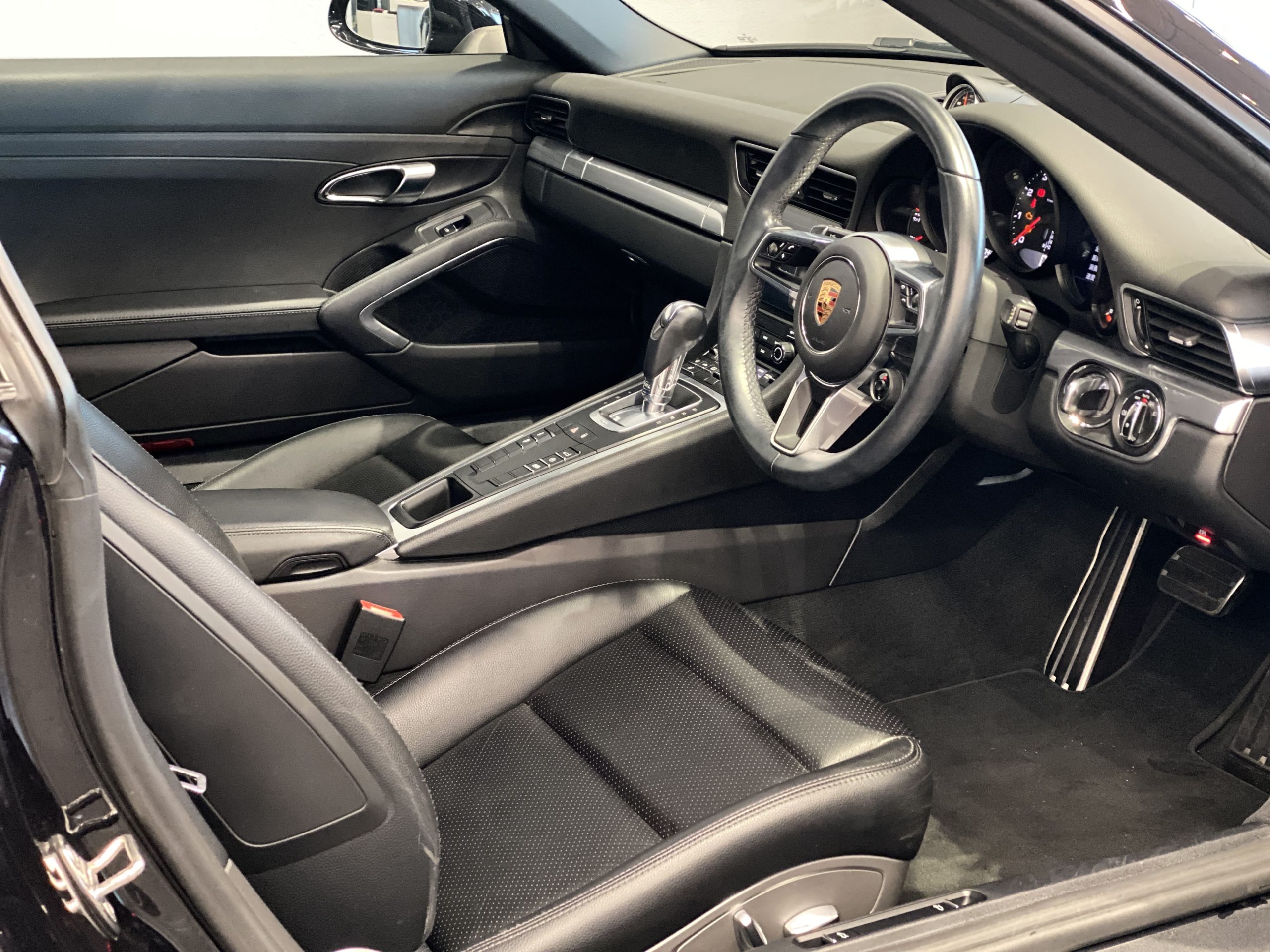 ポルシェ911カレラ（Type991.2）PDK<br>スポーツクロノPKG<br>スポーツエグゾースト<br>PDLS+LEDヘッドライト