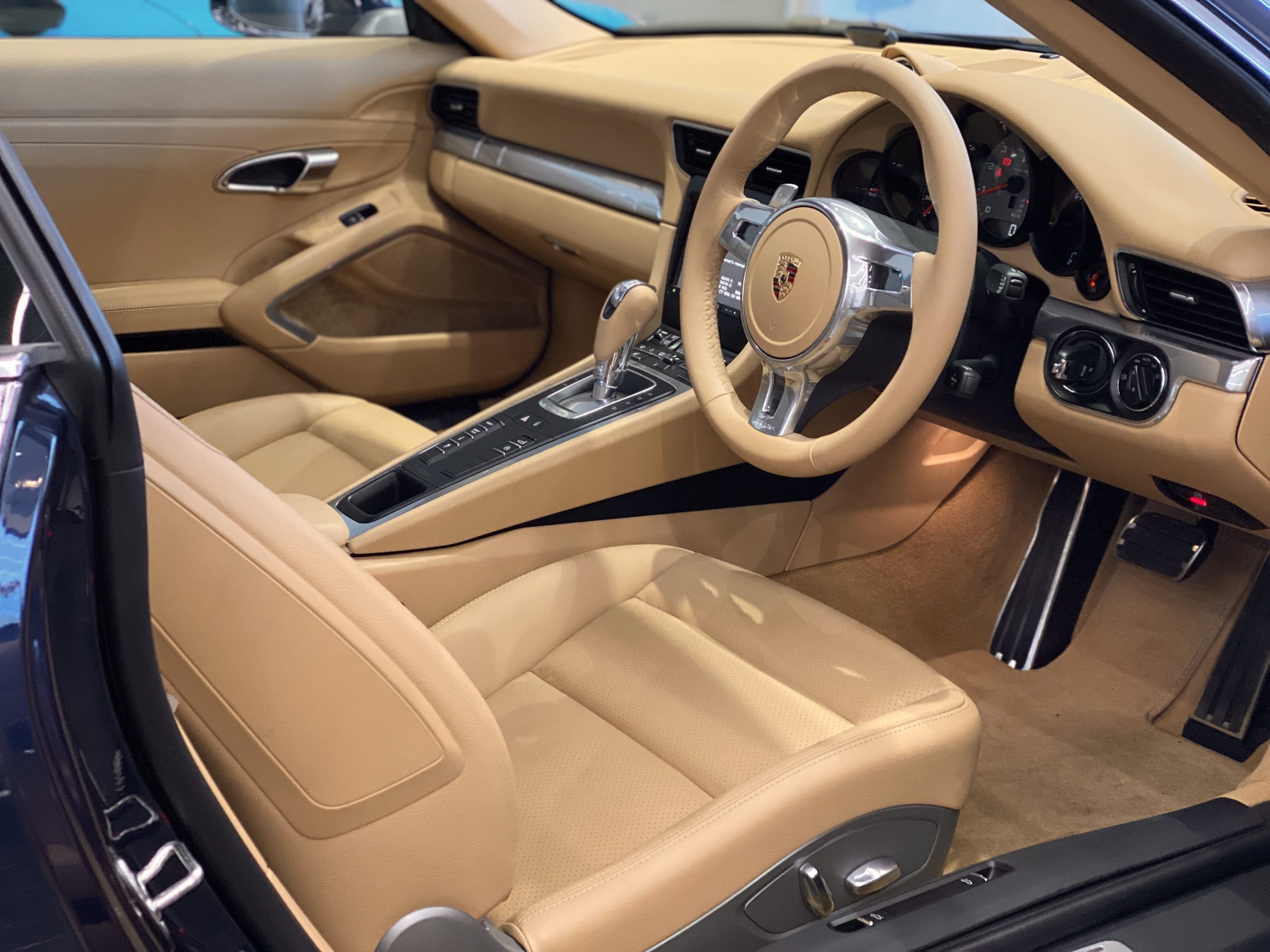 ポルシェ911カレラS（Type991.1）PDK<br>走行7,500km！<br>スポーツクロノPKG<br>スポーツデザインステアリング<br>