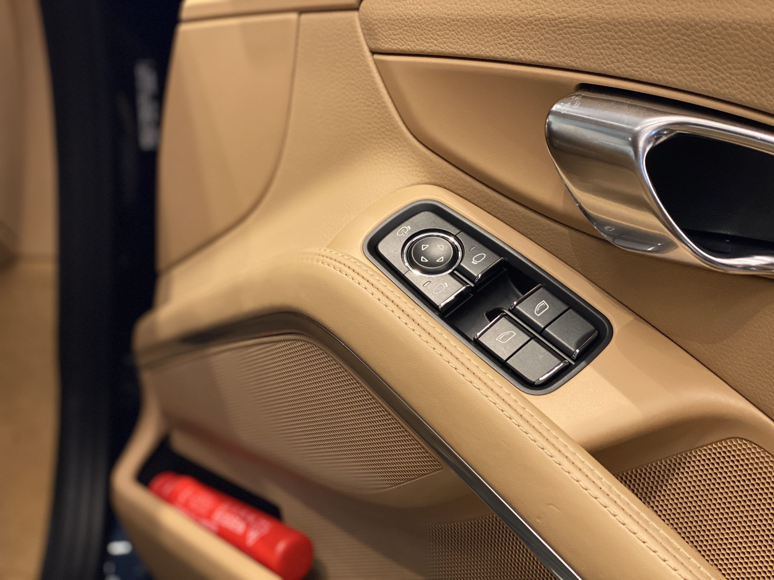 ポルシェ911カレラS（Type991.1）PDK<br>走行7,500km！<br>スポーツクロノPKG<br>スポーツデザインステアリング<br>
