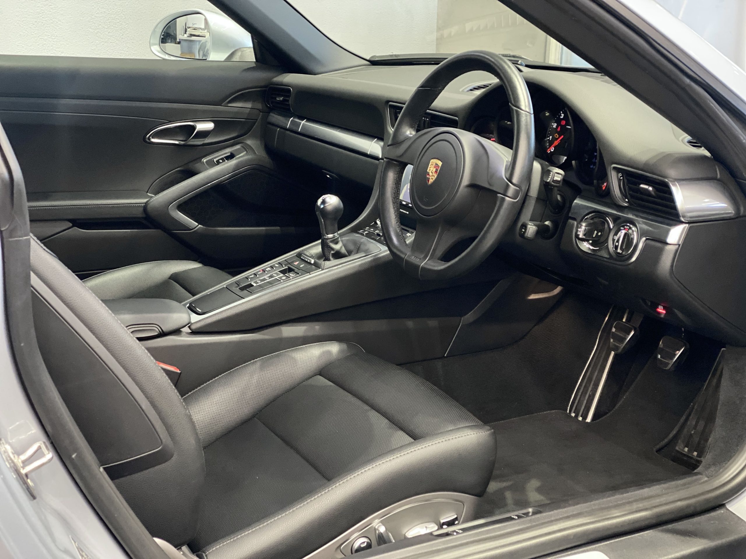 ポルシェ911カレラ（Type991.1）7MT<br>スポーツクロノPKG<br>電動サンルーフ<br>シートベンチレーション＆ヒーター（14Way)