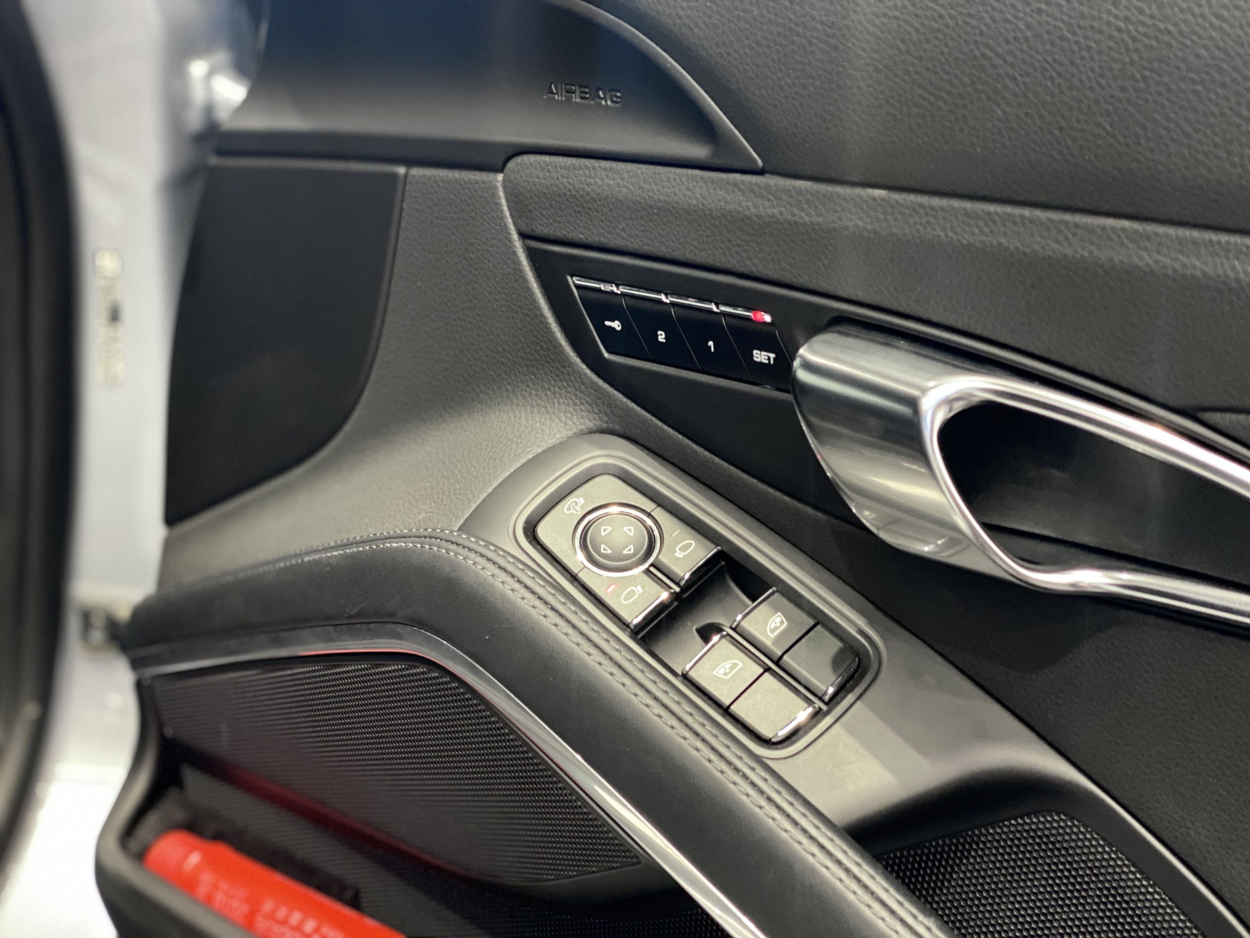 ポルシェ911カレラ（Type991.1）7MT<br>スポーツクロノPKG<br>電動サンルーフ<br>シートベンチレーション＆ヒーター（14Way)
