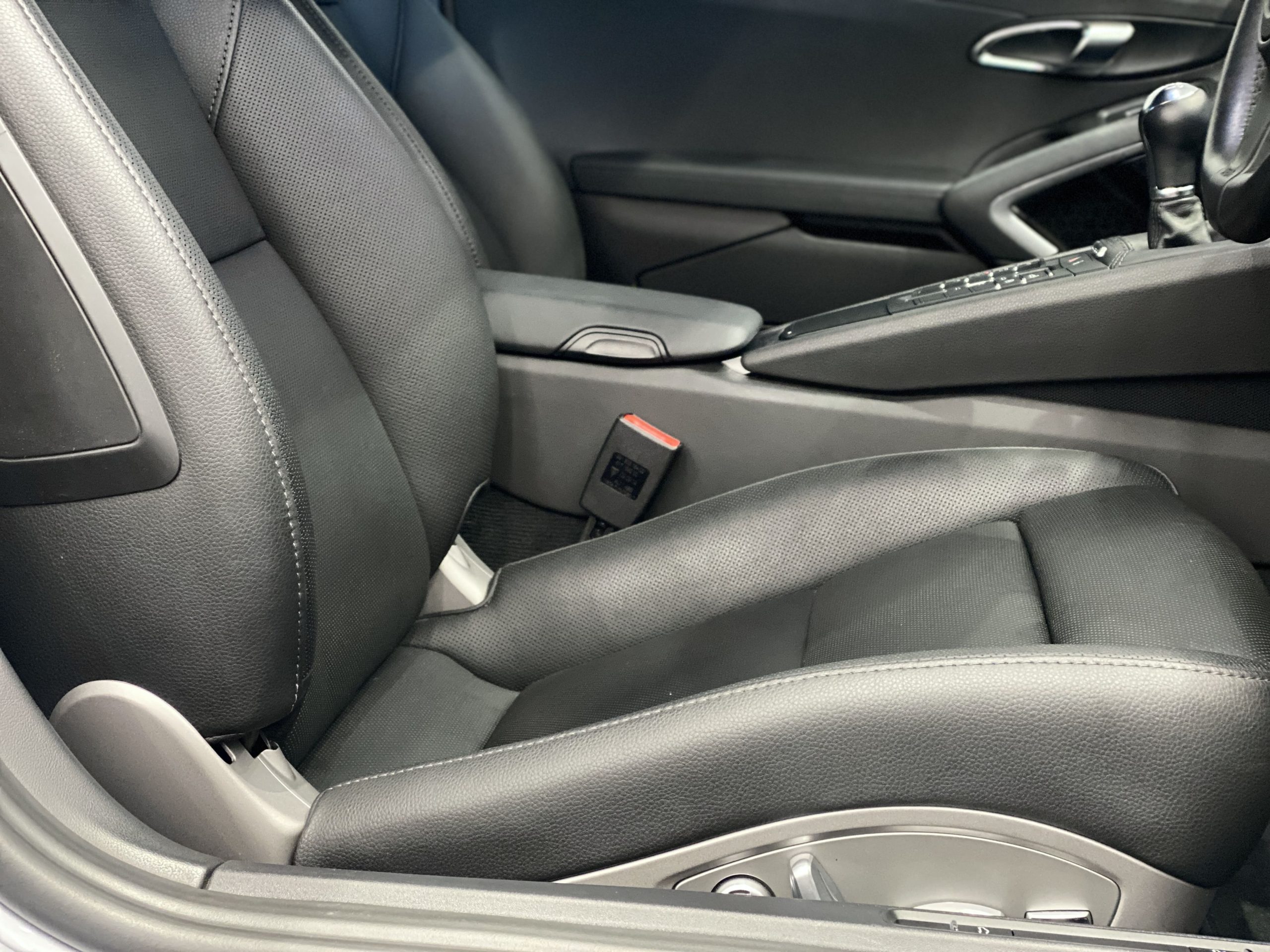 ポルシェ911カレラ（Type991.1）7MT<br>スポーツクロノPKG<br>電動サンルーフ<br>シートベンチレーション＆ヒーター（14Way)