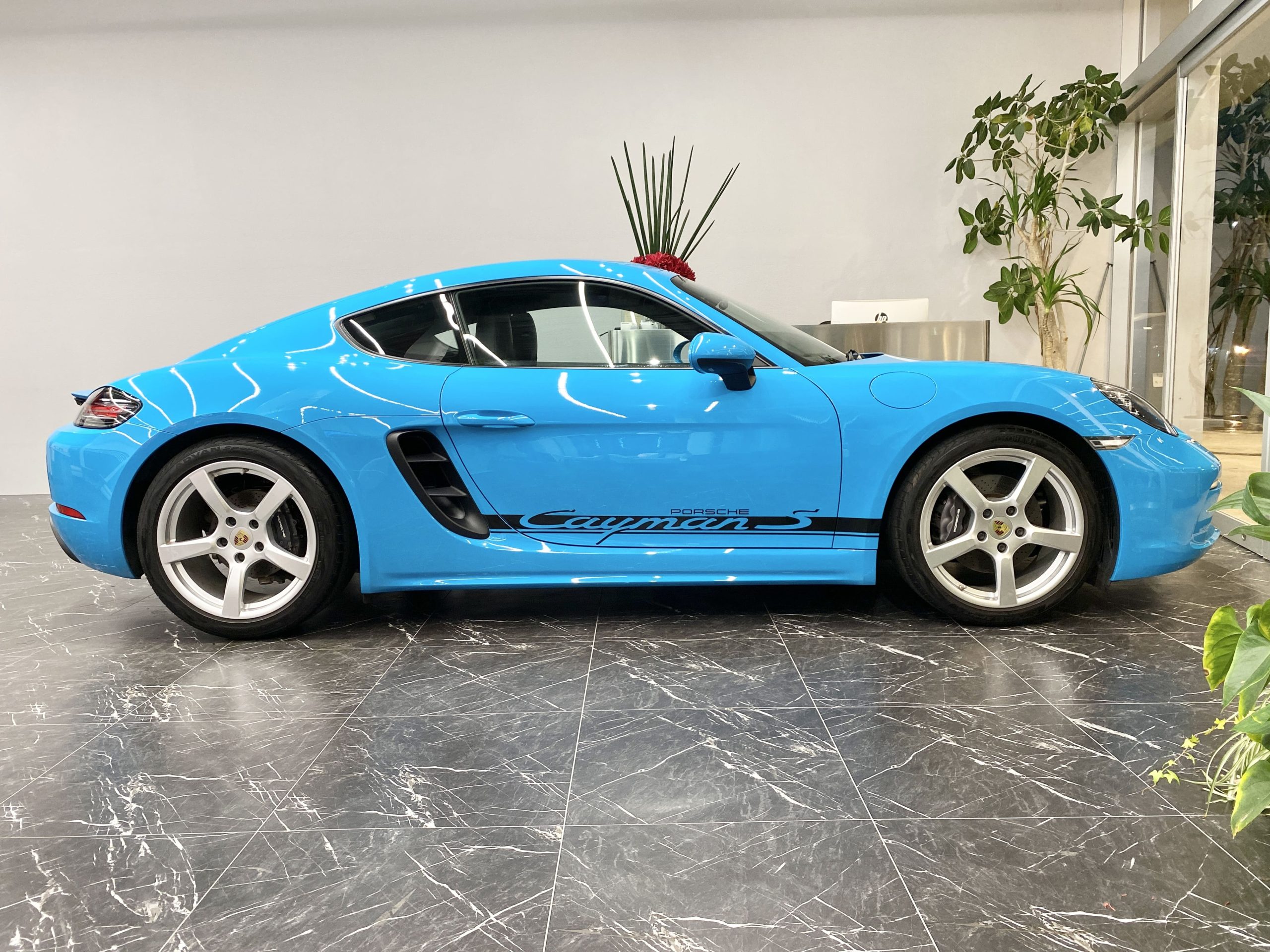 ポルシェ718ケイマン（Type982）PDK<br>レザーインテリア<br>スポーツクロノPKG<br>スポーツエグゾースト<br>PASM
