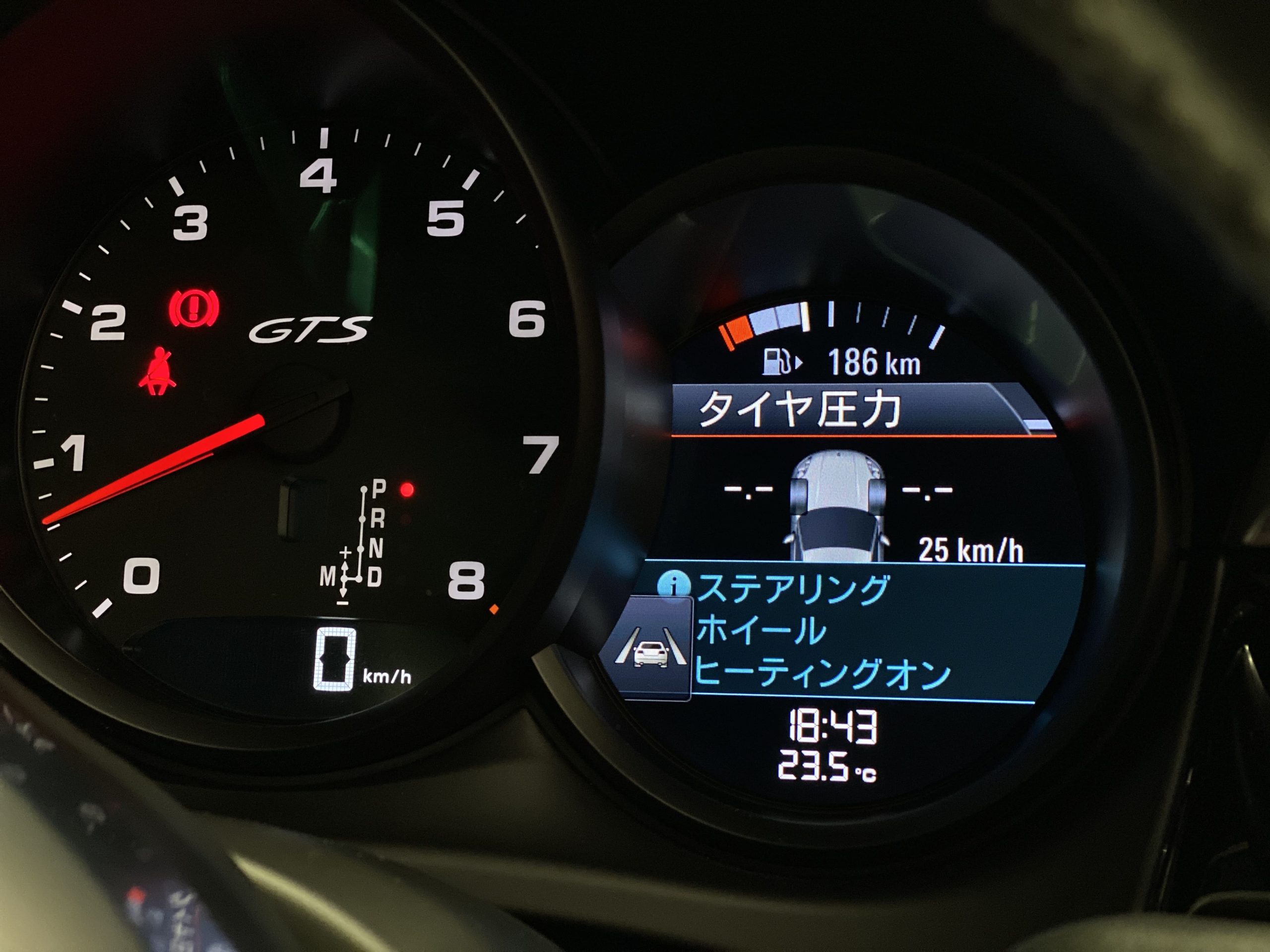 ポルシェマカンGTS PDK<br>ツートンレザーインテリア<br>スポーツエグゾースト<br>PDLS+付LEDヘッドライト<br>レーンチェンジアシスト