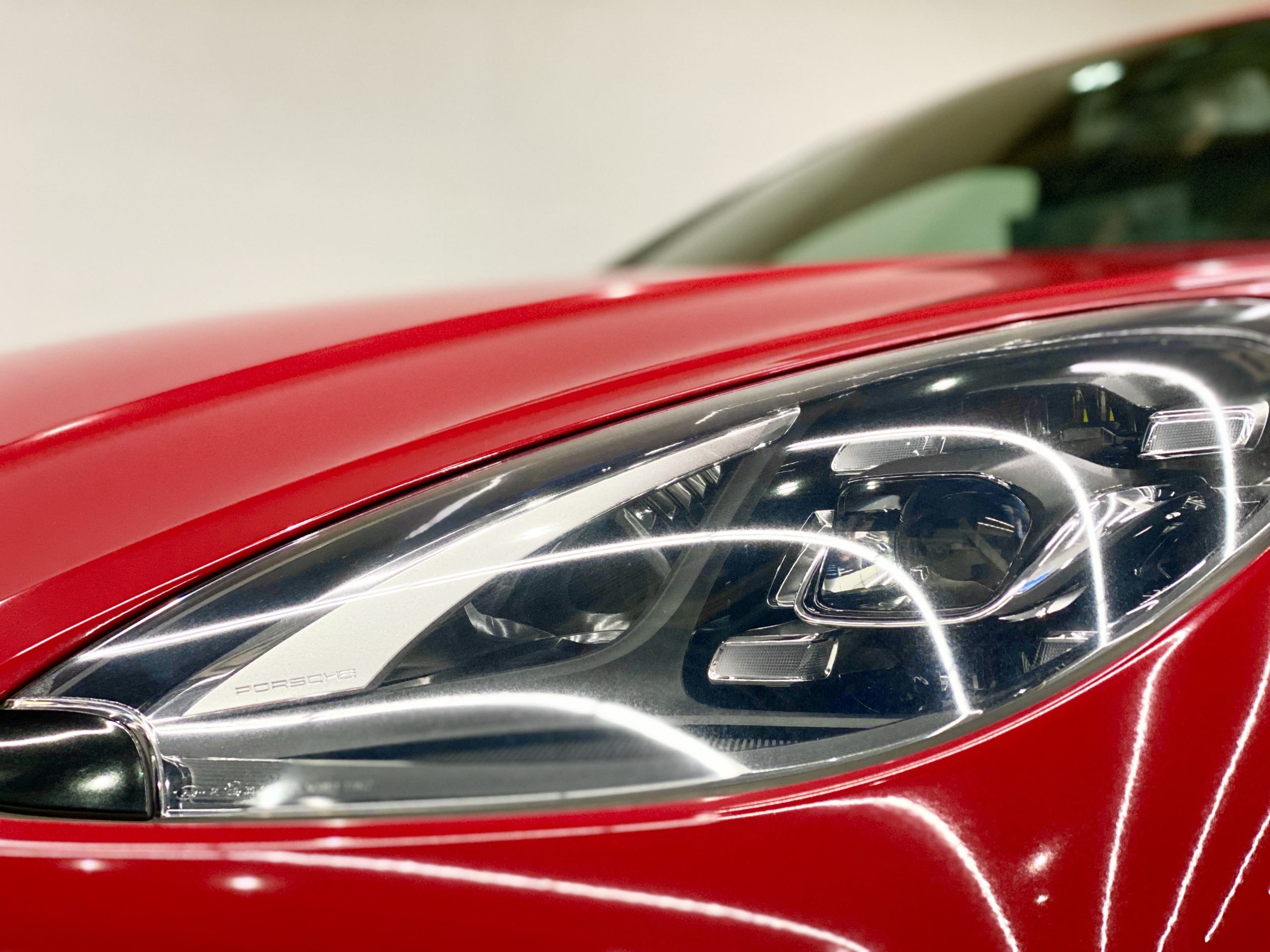 ポルシェマカンGTS PDK<br>ツートンレザーインテリア<br>スポーツエグゾースト<br>PDLS+付LEDヘッドライト<br>レーンチェンジアシスト