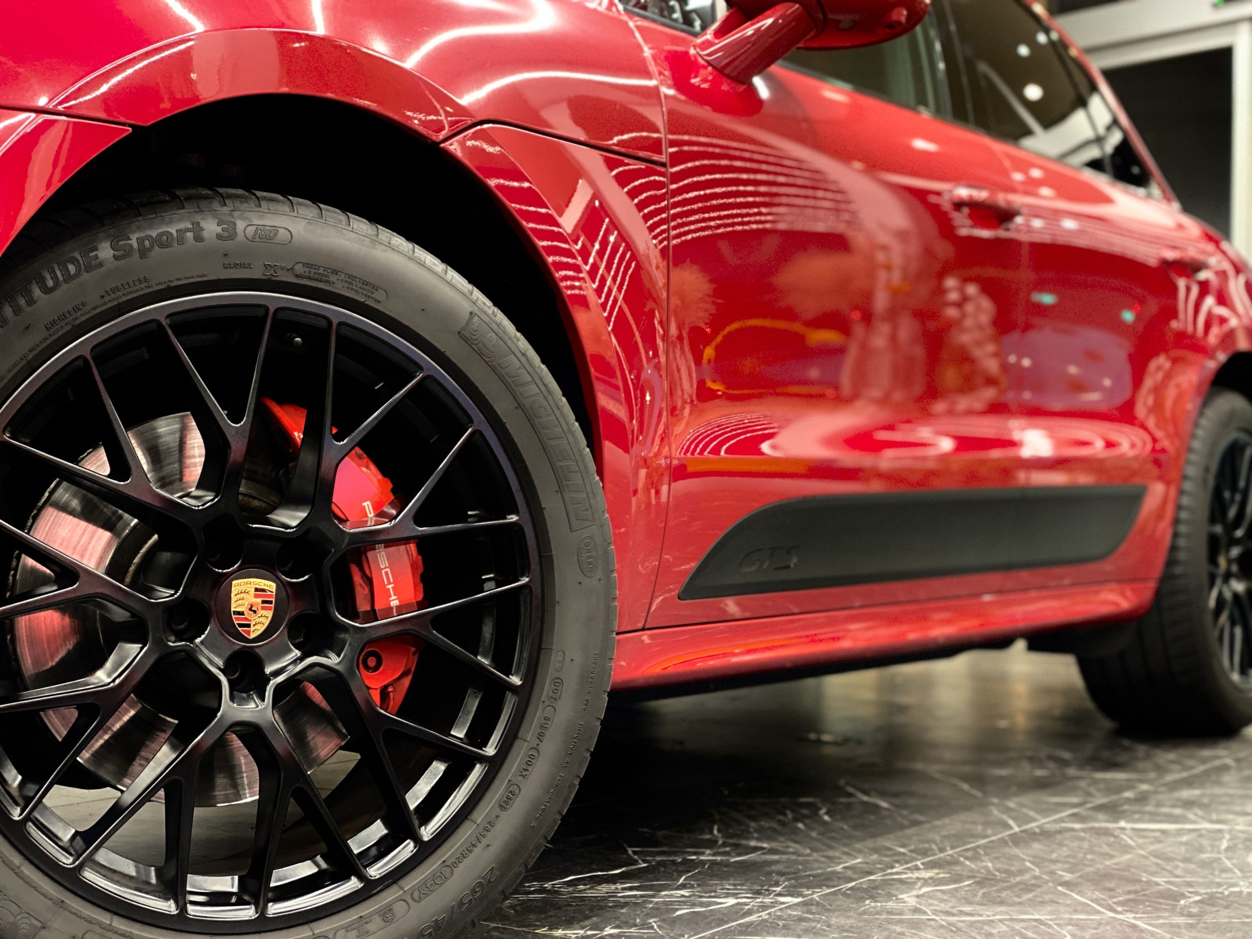 ポルシェマカンGTS PDK<br>ツートンレザーインテリア<br>スポーツエグゾースト<br>PDLS+付LEDヘッドライト<br>レーンチェンジアシスト