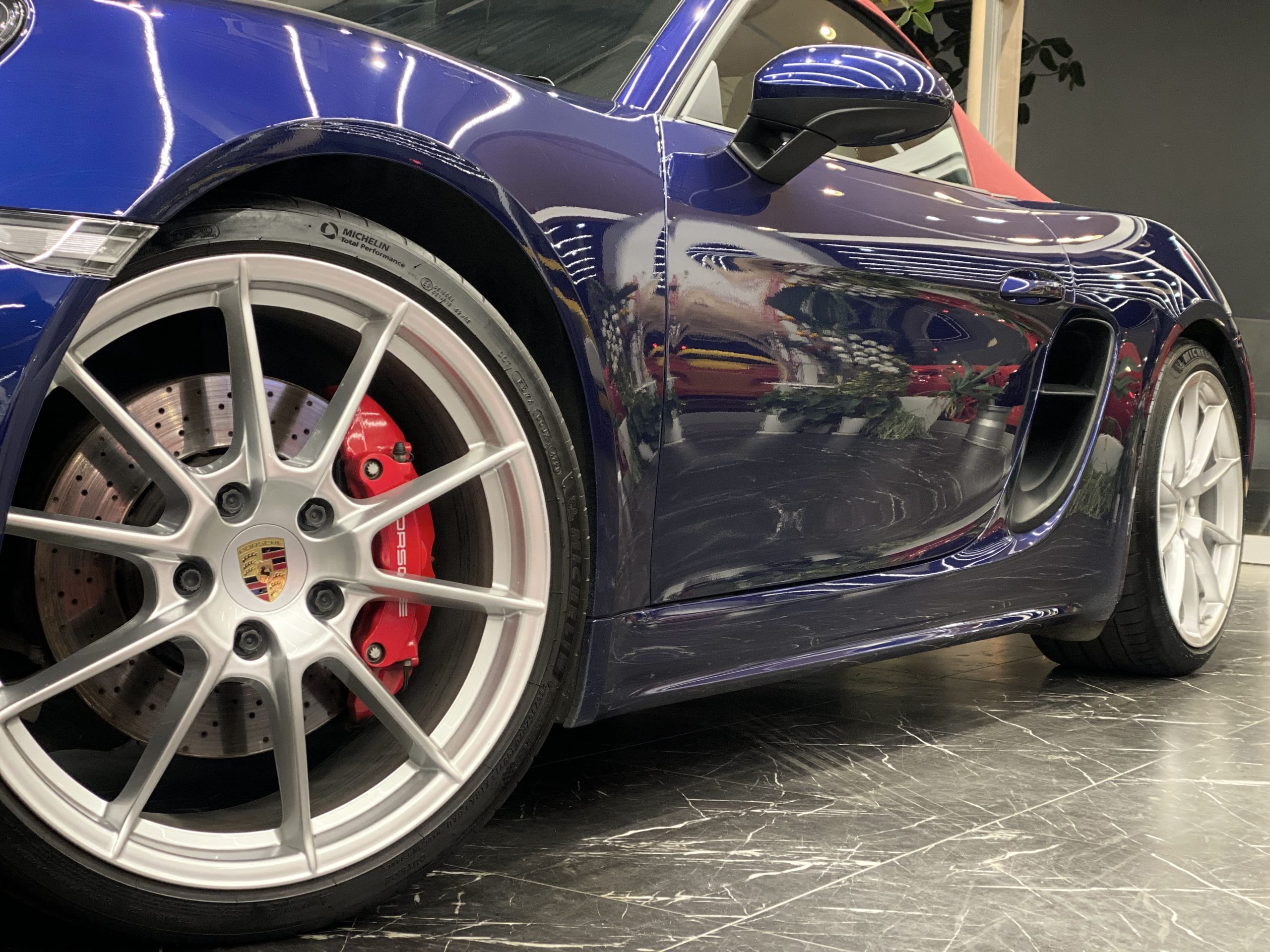 ポルシェ718ボクスターGTS4.0（Type982）6MT<br>ツートンレザーインテリア<br>スポーツクロノPKG<br>スポーツエグゾースト<br>シートベンチレーション＆ヒーター