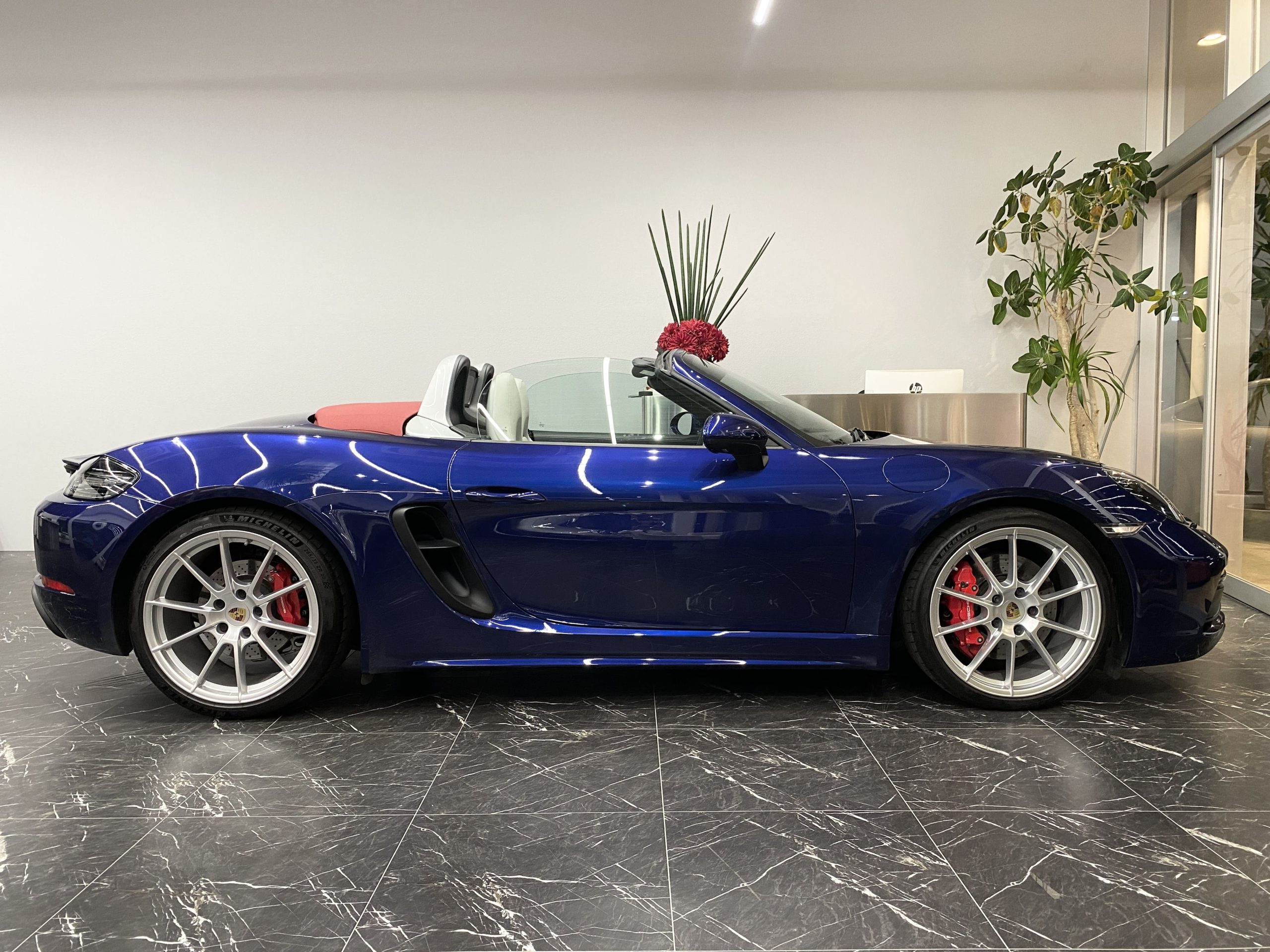 ポルシェ718ボクスターGTS4.0（Type982）6MT<br>ツートンレザーインテリア<br>スポーツクロノPKG<br>スポーツエグゾースト<br>シートベンチレーション＆ヒーター