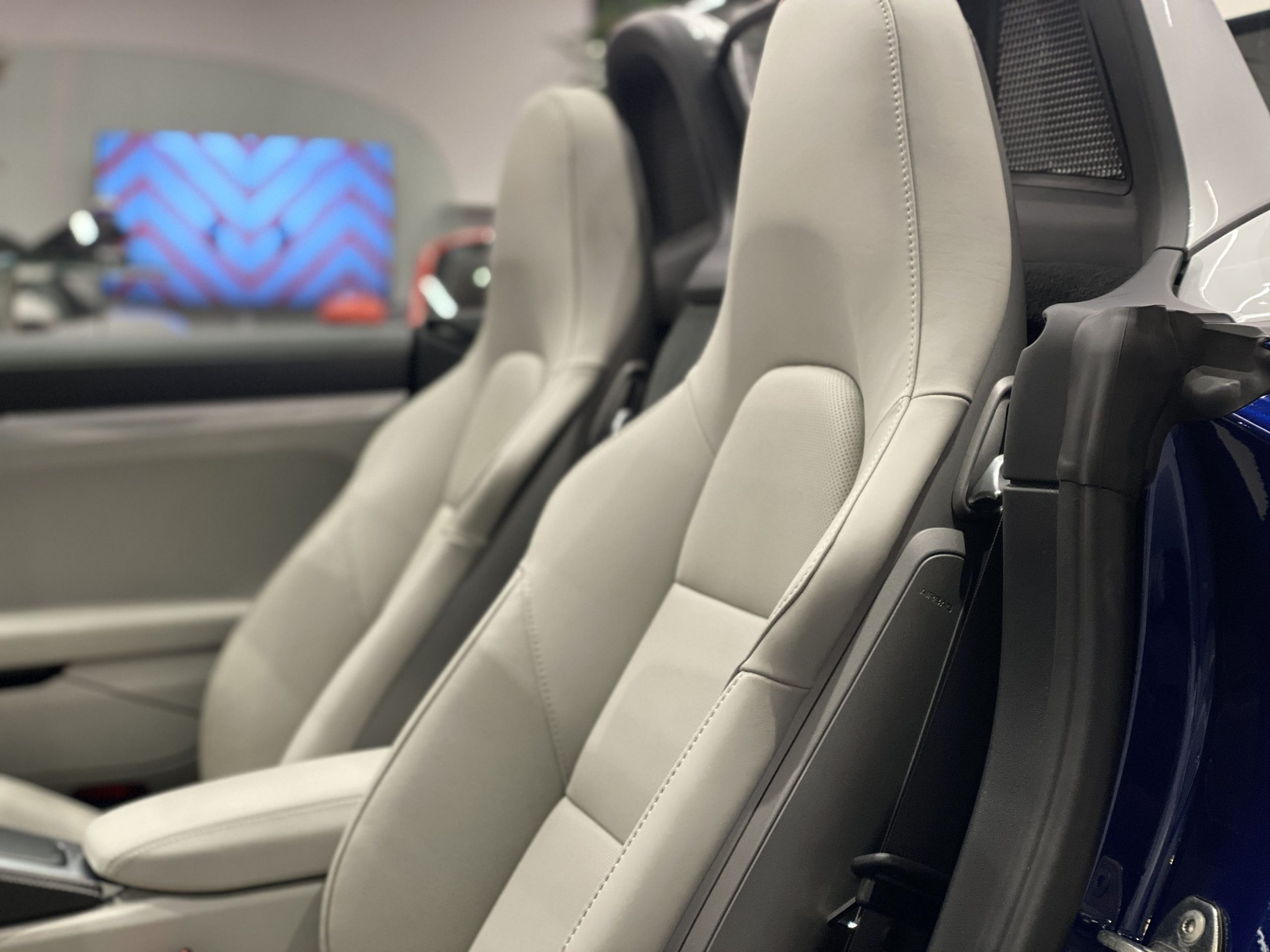 ポルシェ718ボクスターGTS4.0（Type982）6MT<br>ツートンレザーインテリア<br>スポーツクロノPKG<br>スポーツエグゾースト<br>シートベンチレーション＆ヒーター